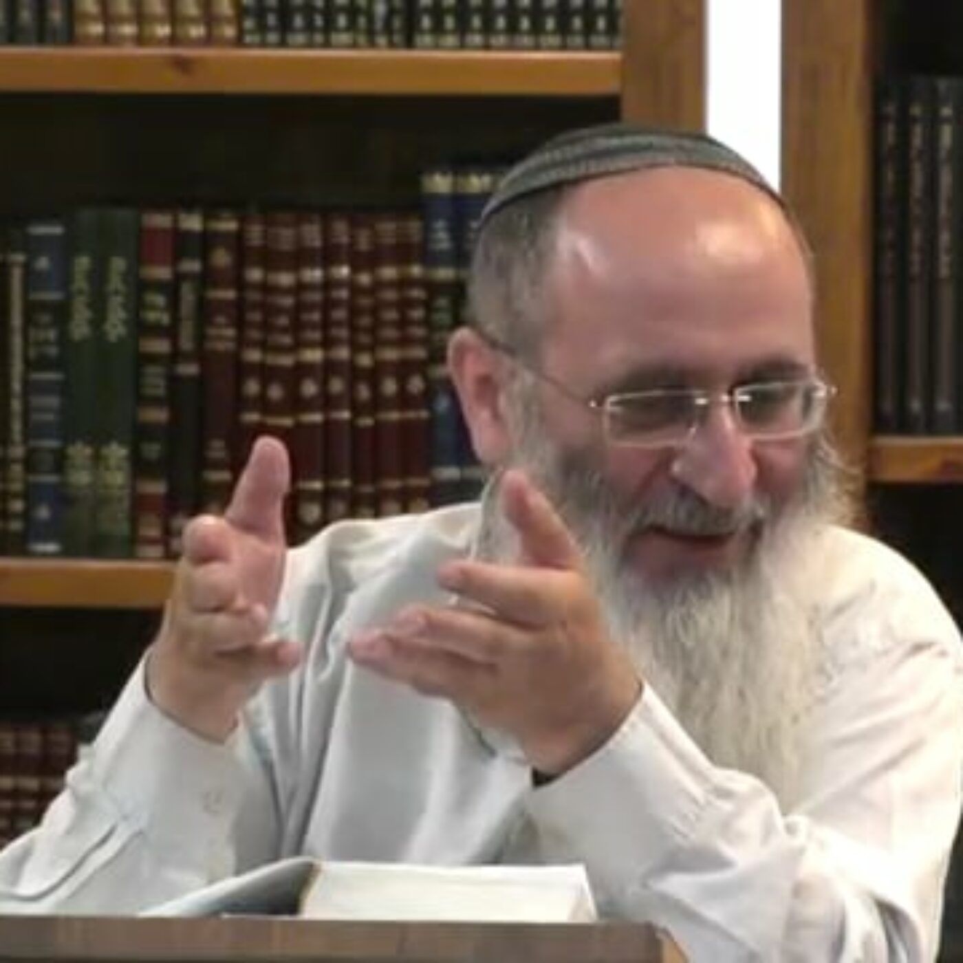 השינוי בהתגלות האלוהית אל אברהם בעקבות ברית המילה | הרב אורי עמוס שרקי episode artwork