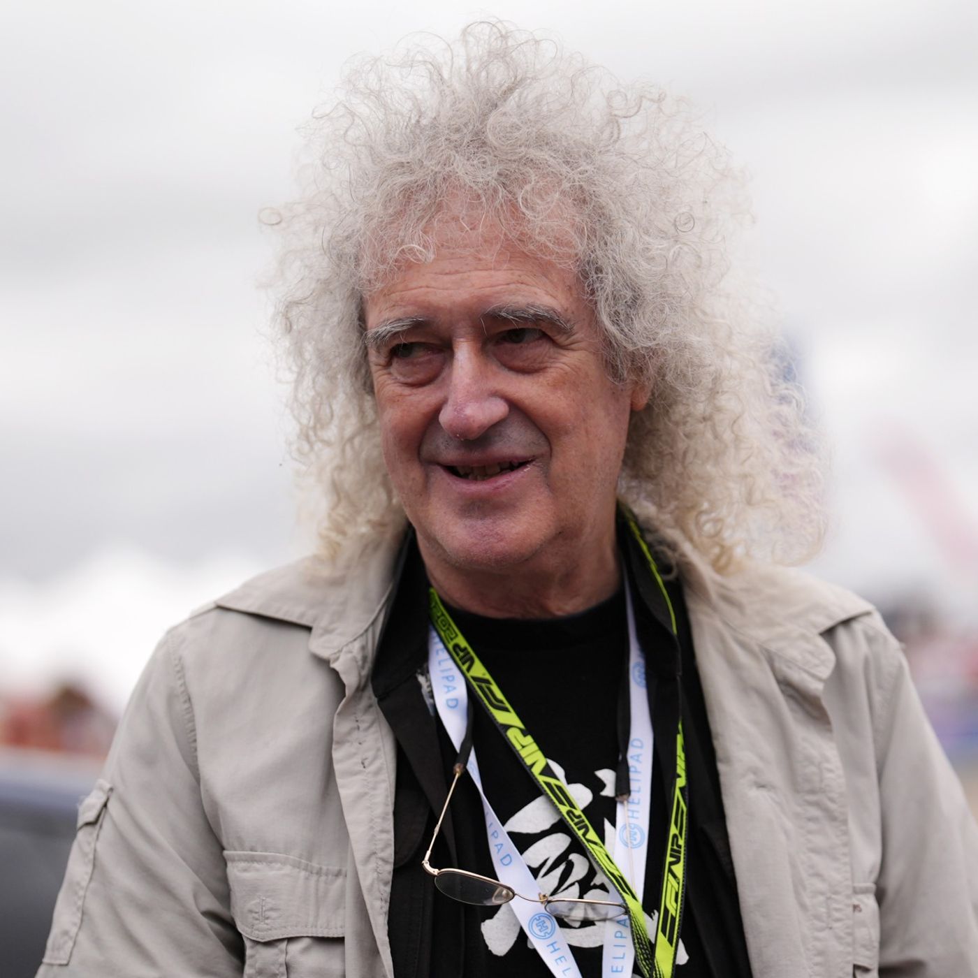 Brian May badly recreates iconic Queen album cover to prove dangers of AI: “So this is the kind of intelligence that will soon be ruling the episode artwork