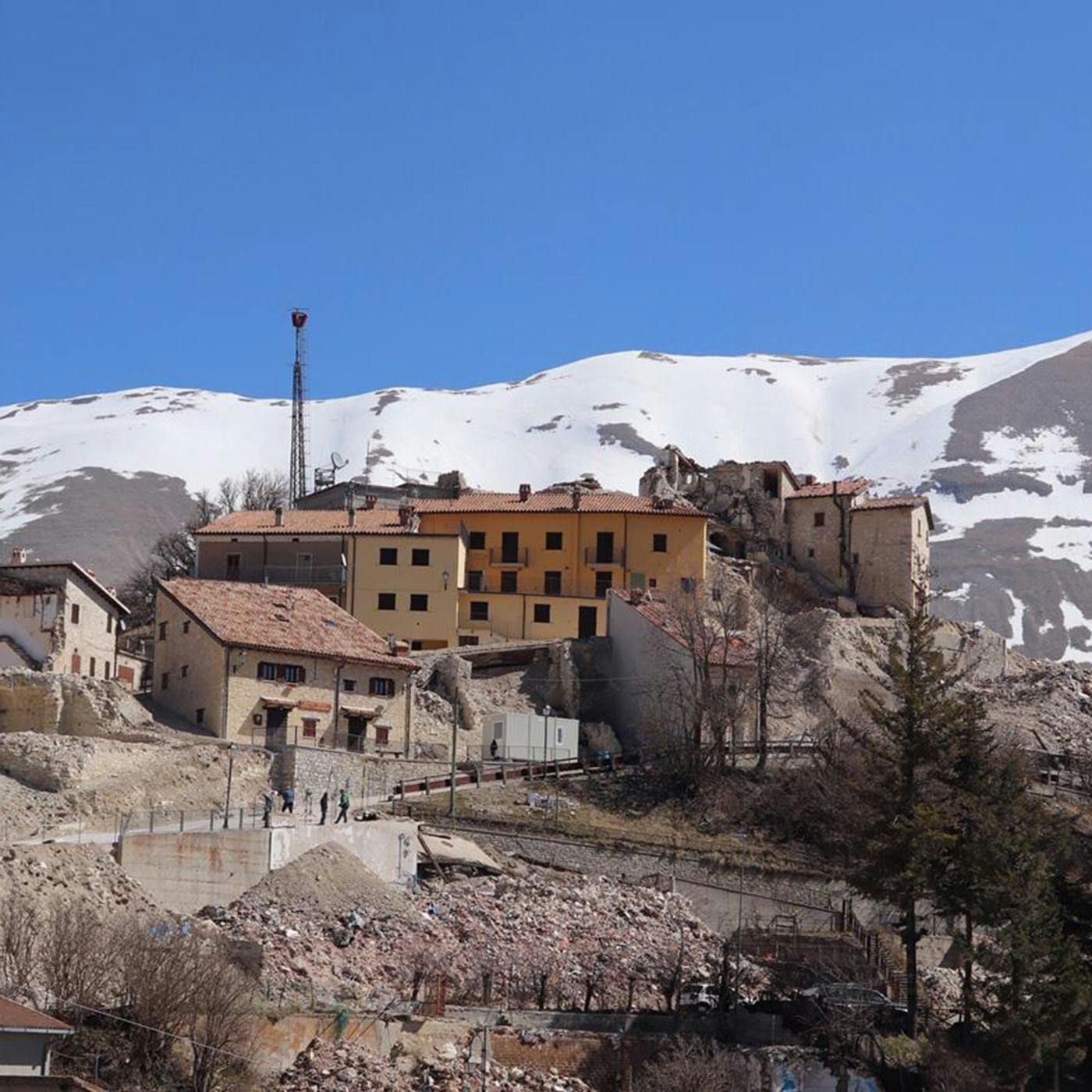 Sisma, viaggio a Castelluccio di Norcia, “paese senza futuro” (di Gianluigi Basilietti) episode artwork