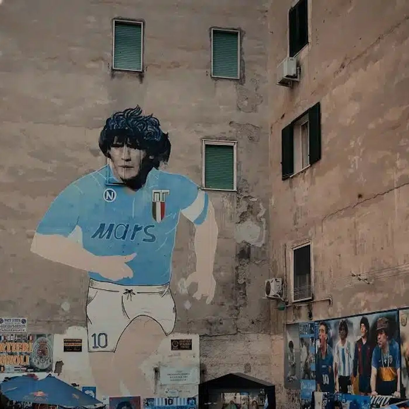 Natale laico a Napoli con l'anniversario della nascita del pibe de oro episode artwork