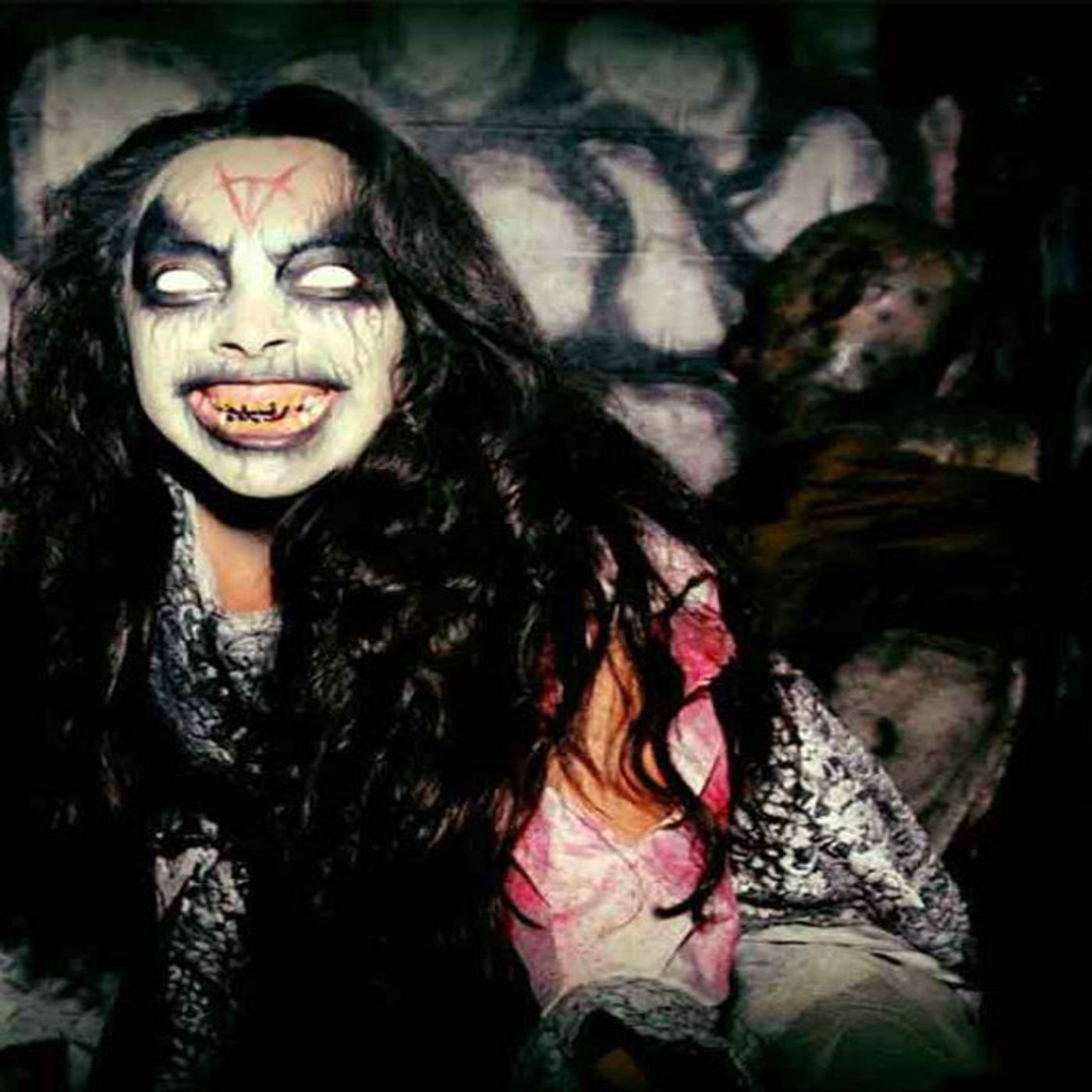 Una BRUJA Me Acecha En Mi Trabajo: Nunca Me Siento A Salvo - Historias De Terror - Voces De La Noche