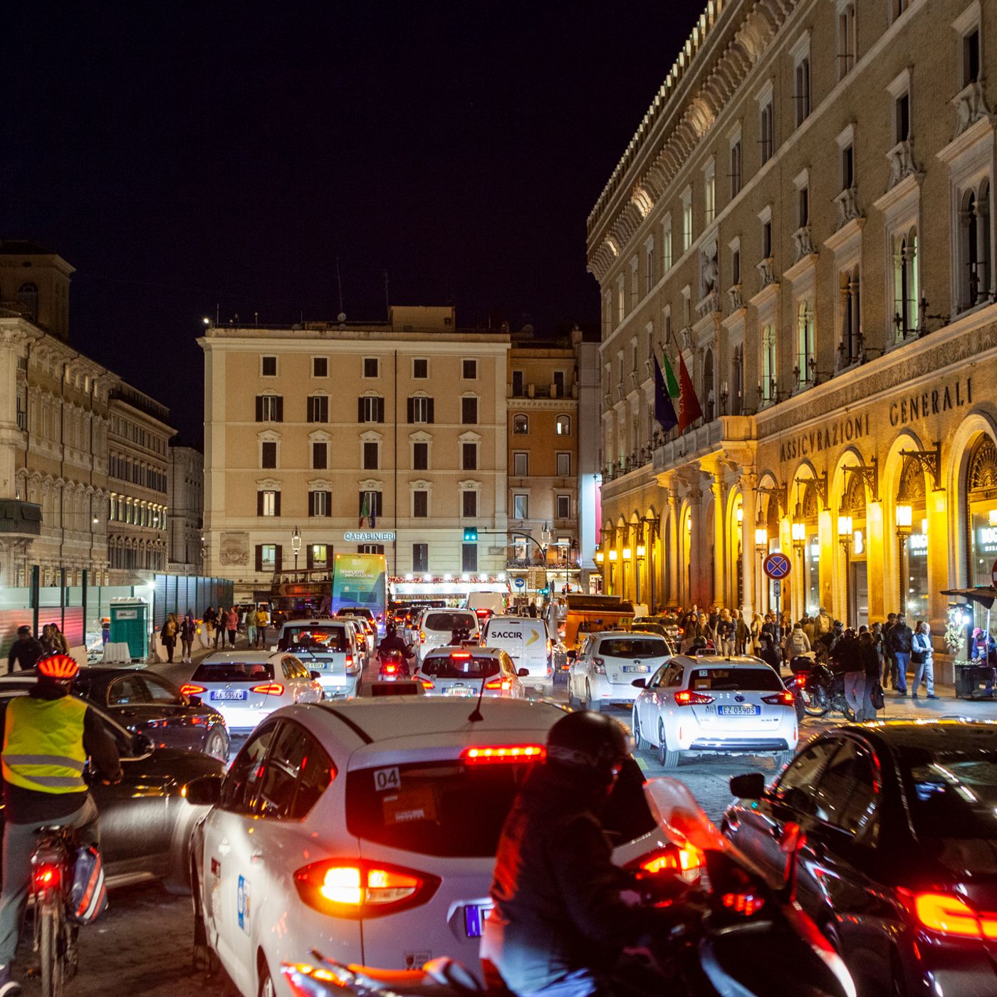 #548 Morti per strada, tombe profanate, cinema chiusi e altre storie di Roma episode artwork