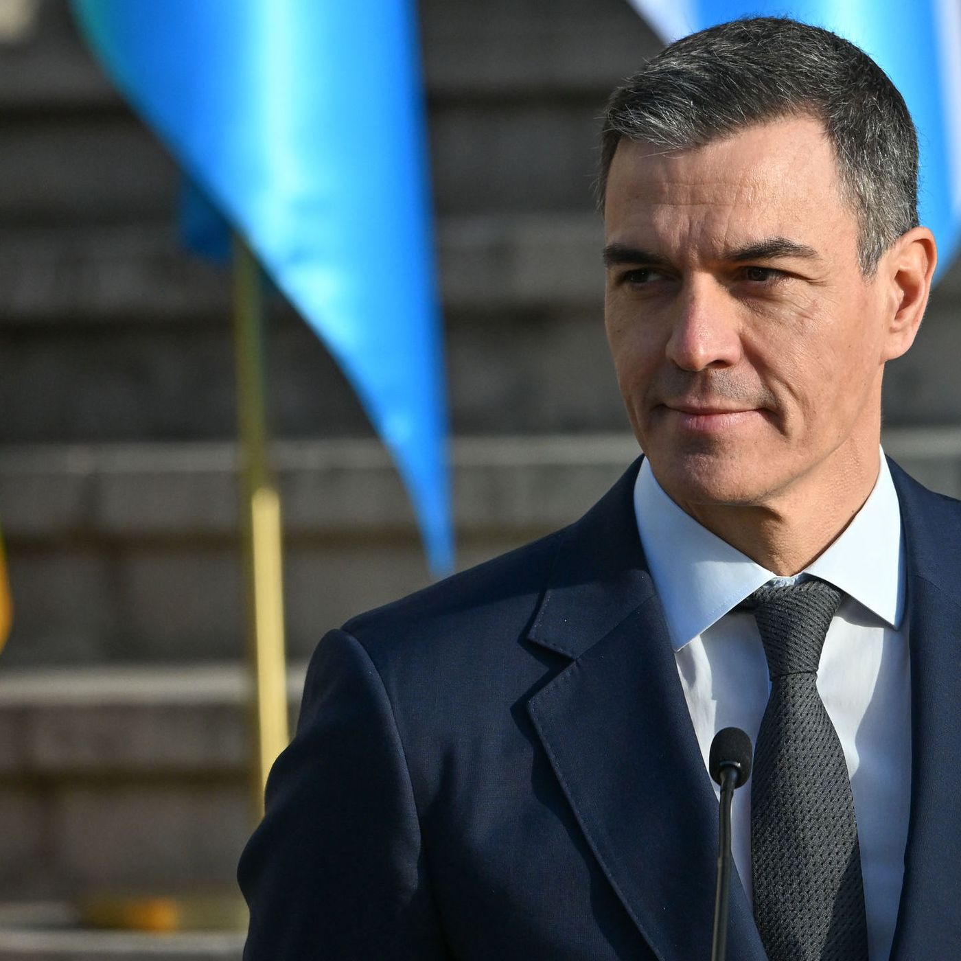 Federico a las 7: Golpe al Estado con la "Ley de defensa de Sánchez"