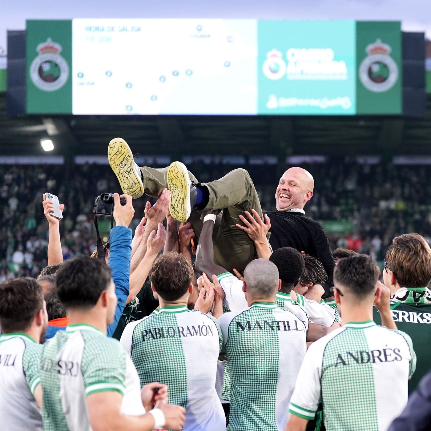 Carrusel sábado | José Alberto, entrenador del Racing: "Es indescriptible, después de tantos años en categorías que no le corresponden a est