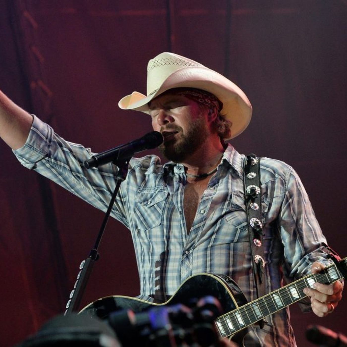Cheers to International Beer Day! Here Are the 13 Best Songs About Crackin’ Open a Cold One (Staff Picks)