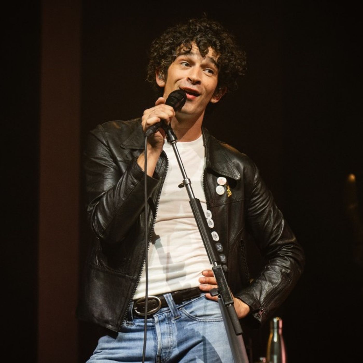 Matty Healy & Gabbriette’s Wedding Rehearsal, With a Cute Dip-Kiss, Spotted in Paparazzi Video