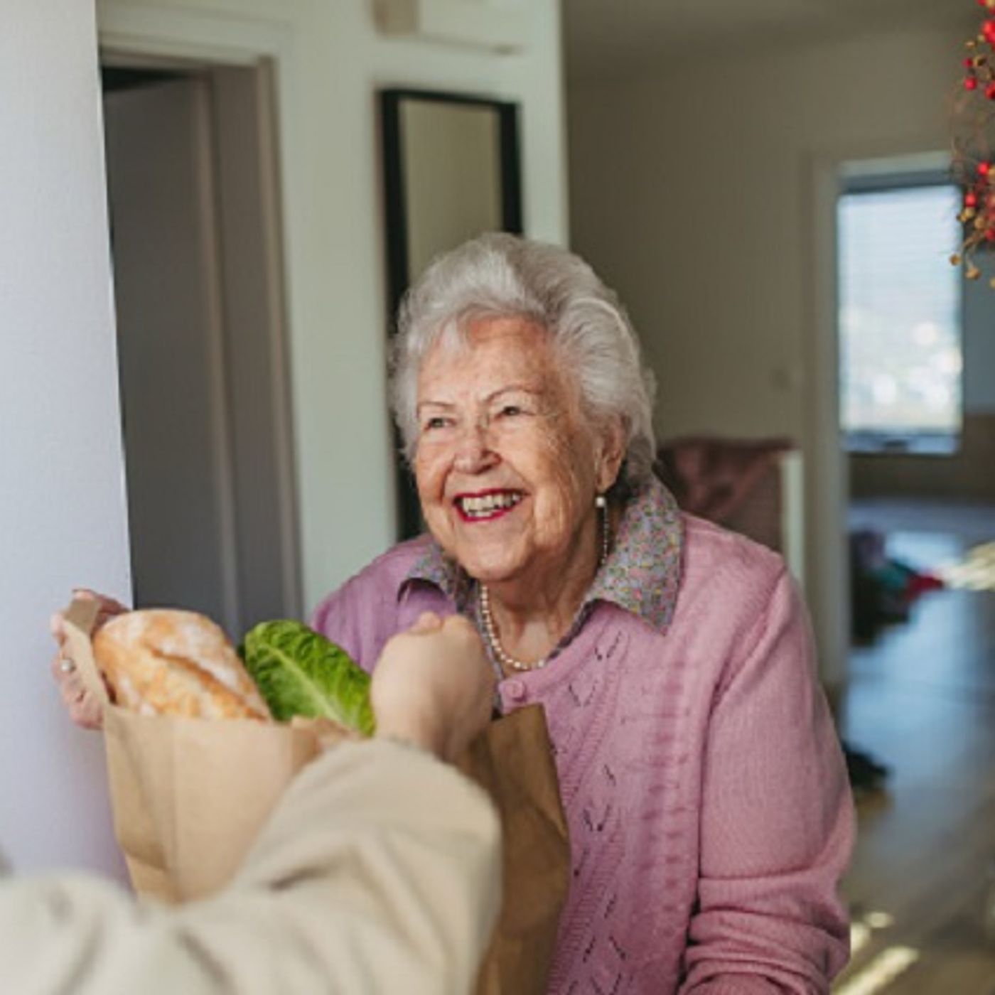 (Smile File) 100-Year-Old Man Delivers Food to ‘Old People’! episode artwork