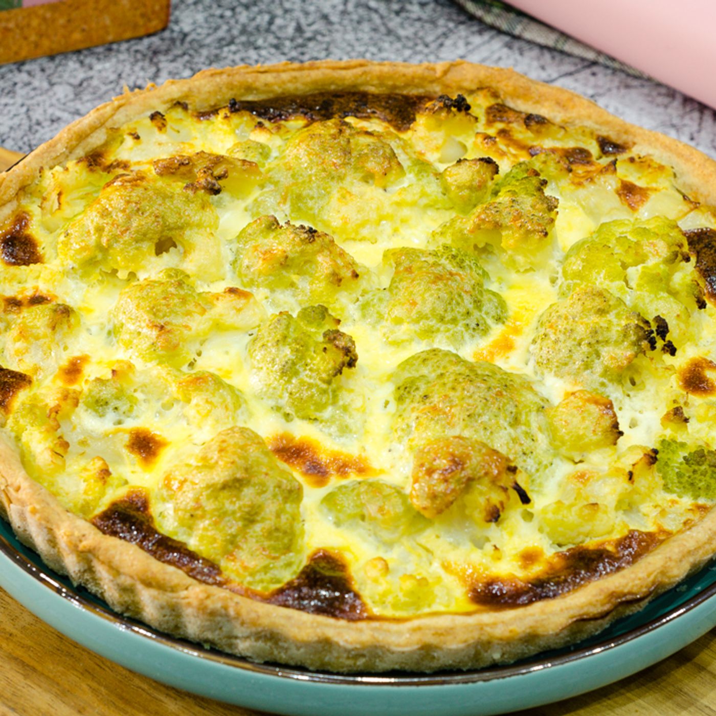 Torta salata con cavolfiore, ricetta facile e buonissima con crescenza! episode artwork
