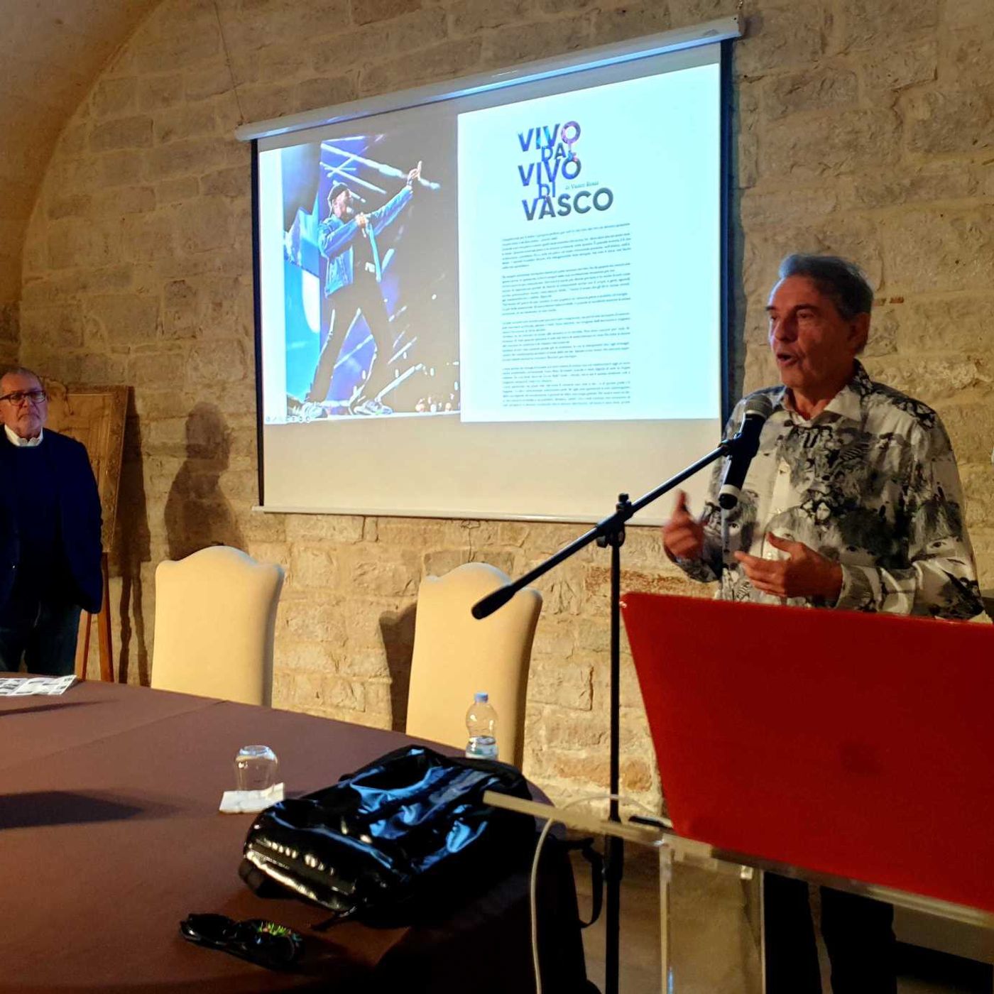 Carlo Massarini presenta il suo nuovo libro a Trani (05-05-24) episode artwork