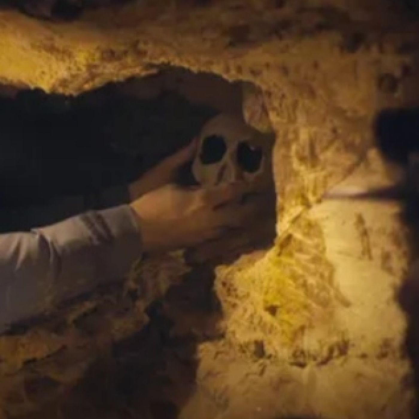 Cuarto Milenio: La voz de las sombras (el cráneo)