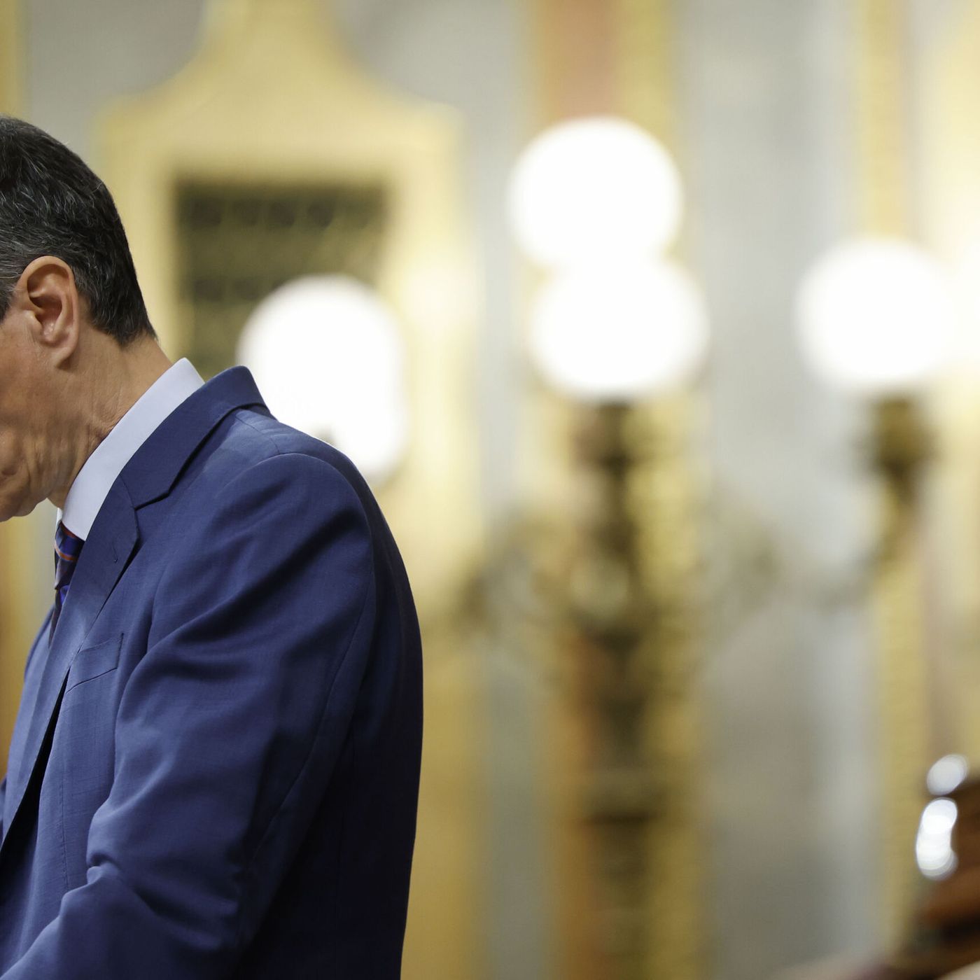 El editorial de Carlos Cuesta: Sánchez deja aislada a España en el mundo para mantener su sillón