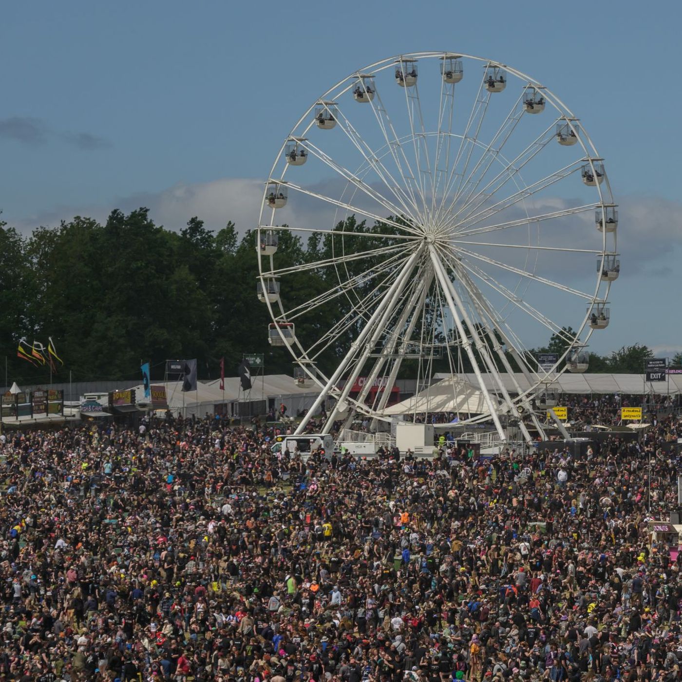 Police are investigating couple allegedly “having sex” on Download festival ferris wheel before Guns N’ Roses