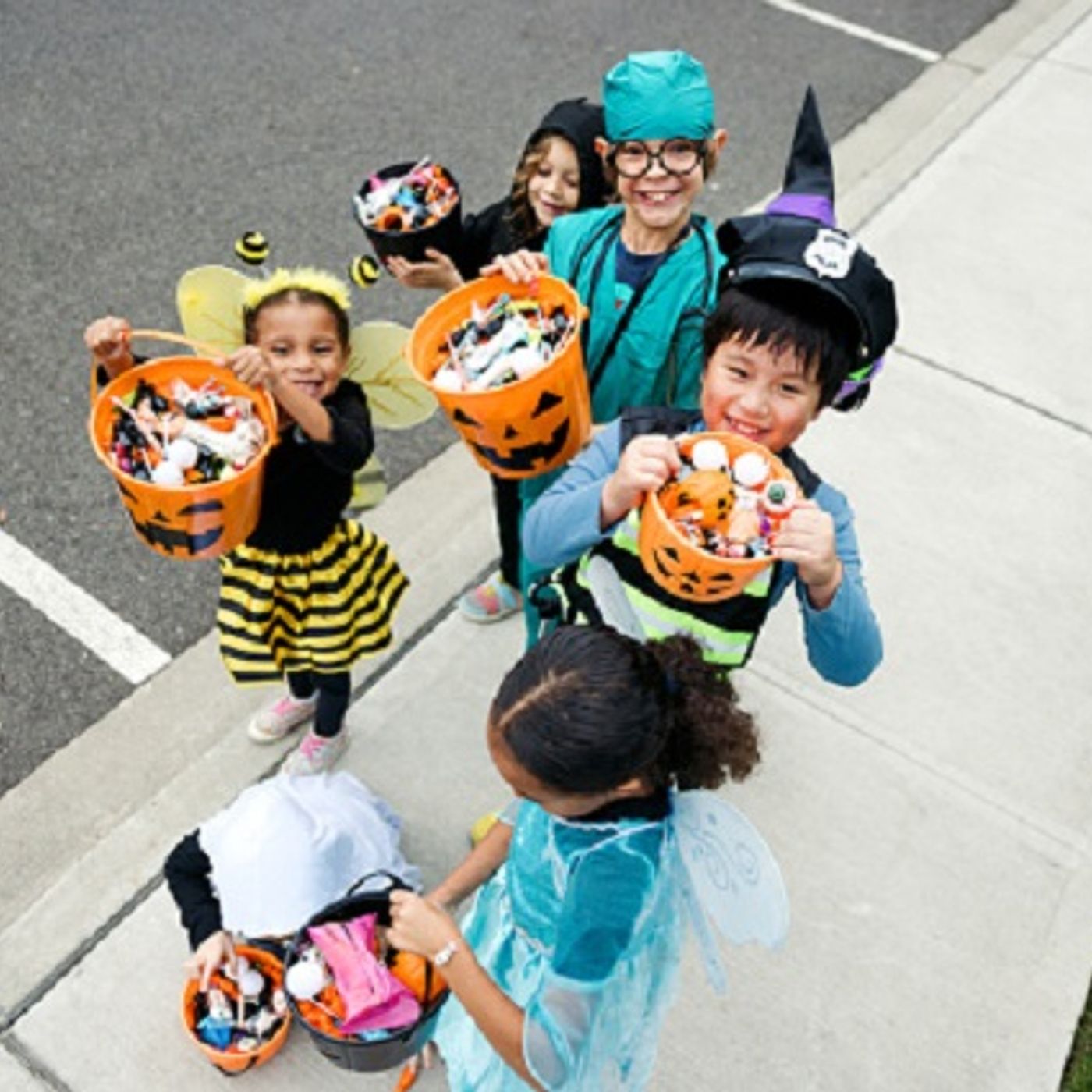(Smile File) Labor of Love Gives Underprivileged Kidds a Great Halloween episode artwork