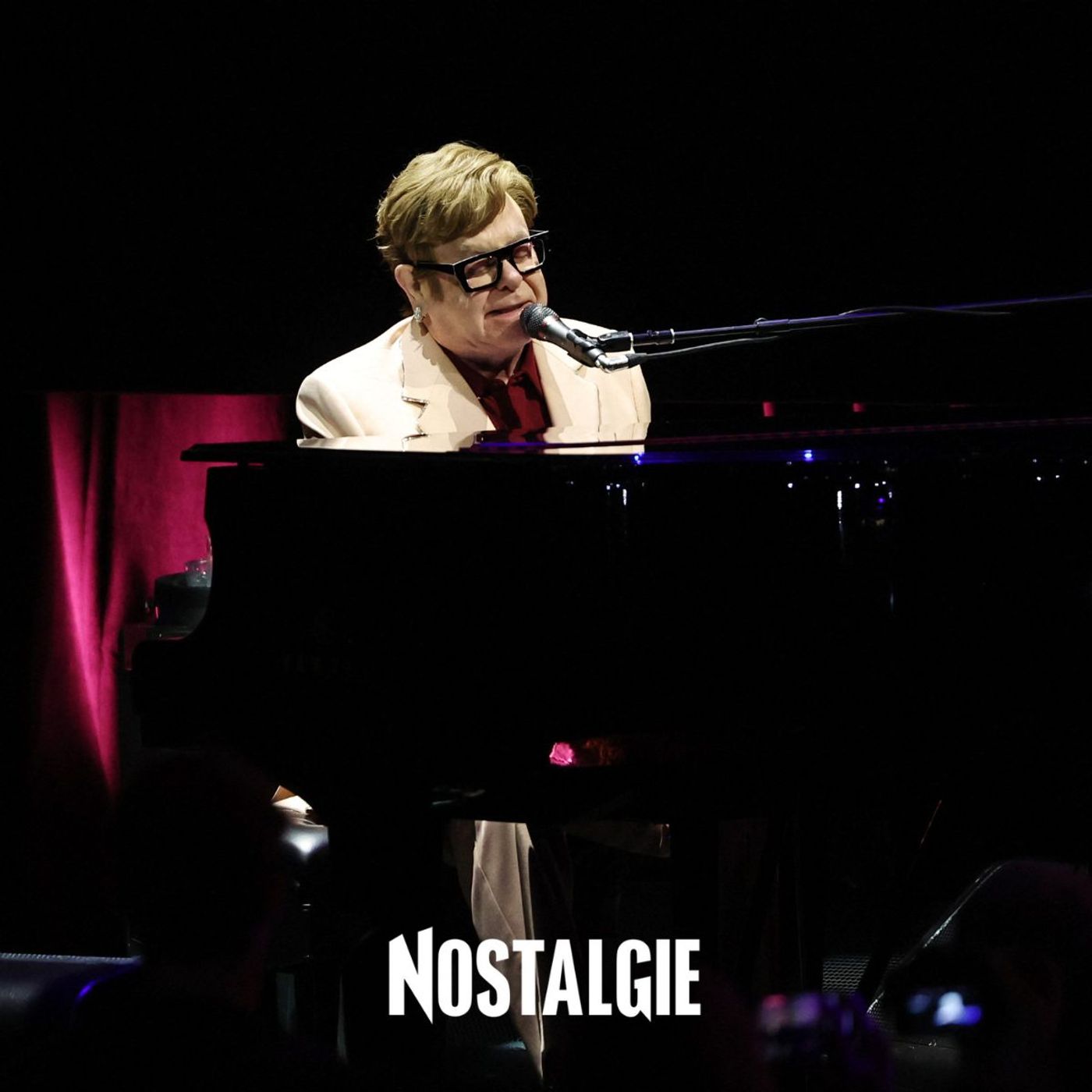 Elton John dévoile une nouvelle chanson: "Who Believes in Angels"