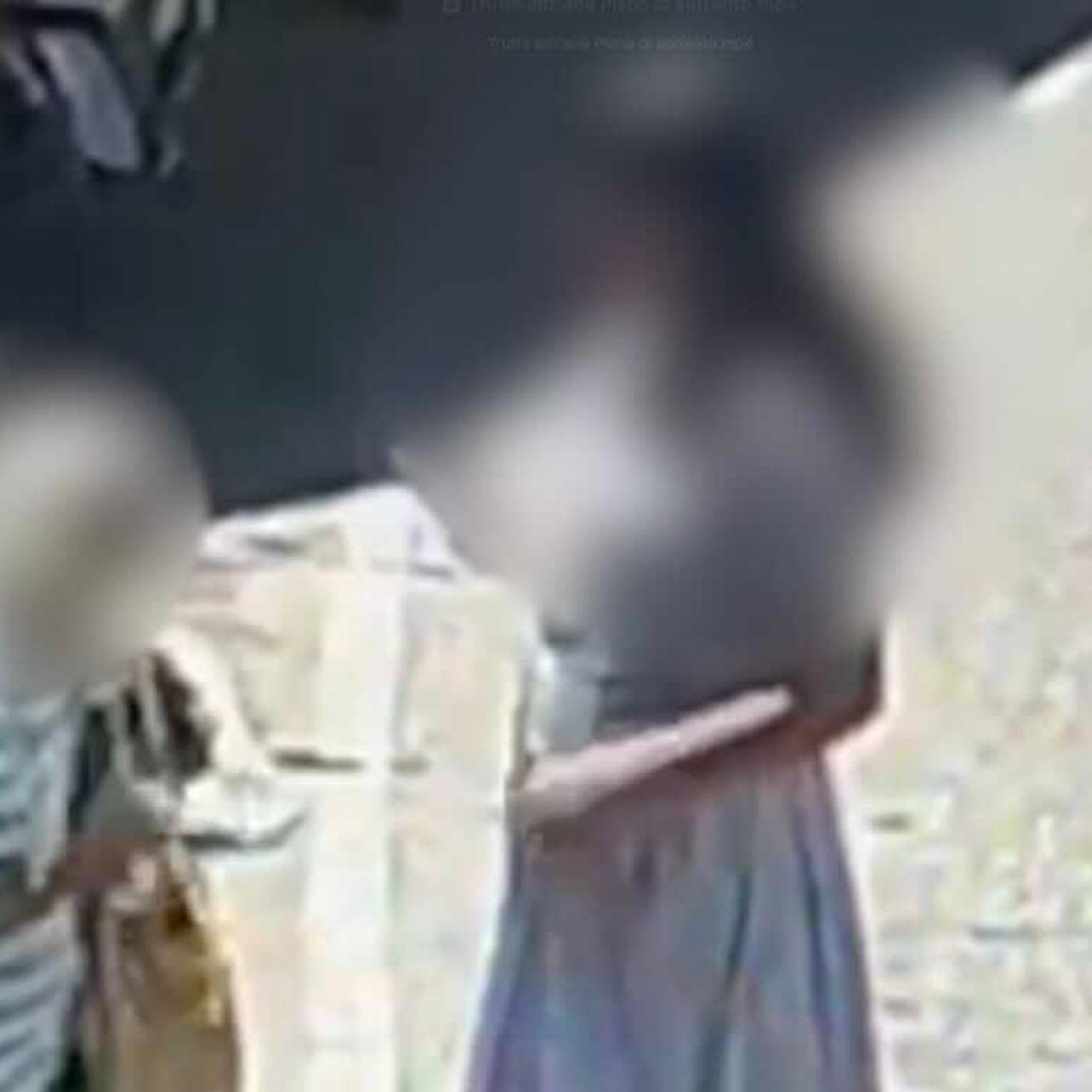 Travestito da donna per derubare un'86enne: due arresti a Piano di Sorrento episode artwork