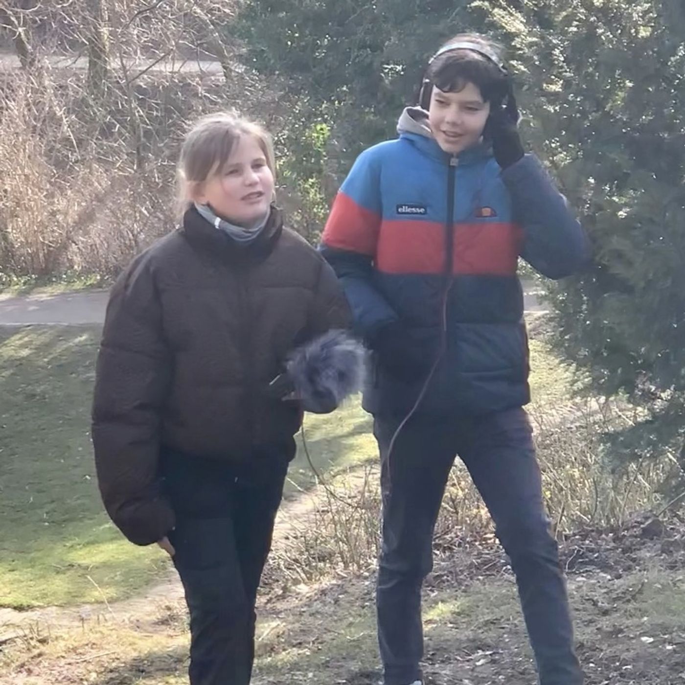 Vi krammer træer for klimaet Vi krammer træer for klimaet