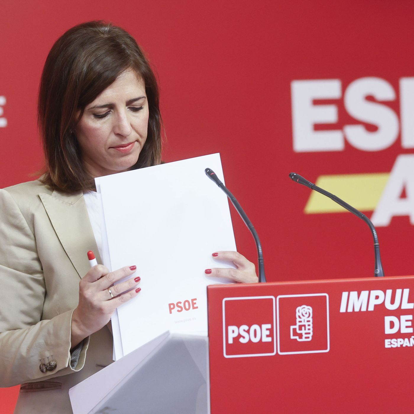 La República de los Tonnntos: La portavoz del PSOE, "muda" desde hace 50 días