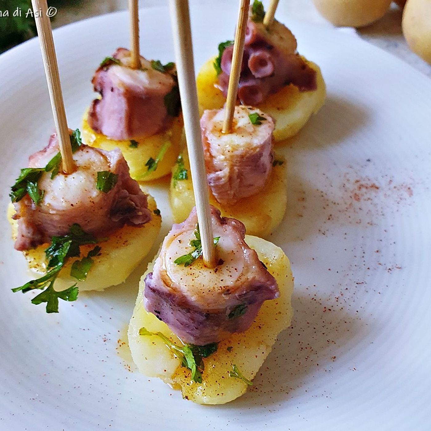 Spiedini di polpo su patate lesse: antipasto semplice e raffinato episode artwork