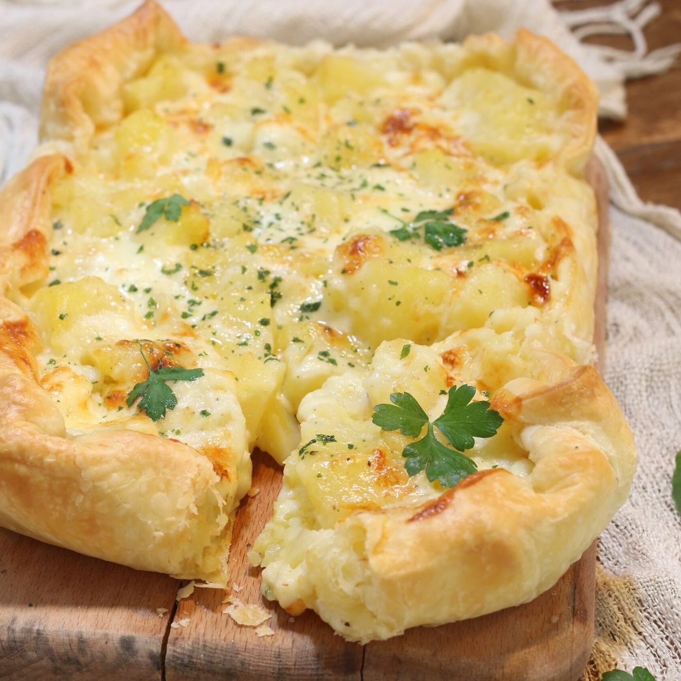 Torta salata patate e stracchino: la ricetta per un rustico cremoso e filante episode artwork