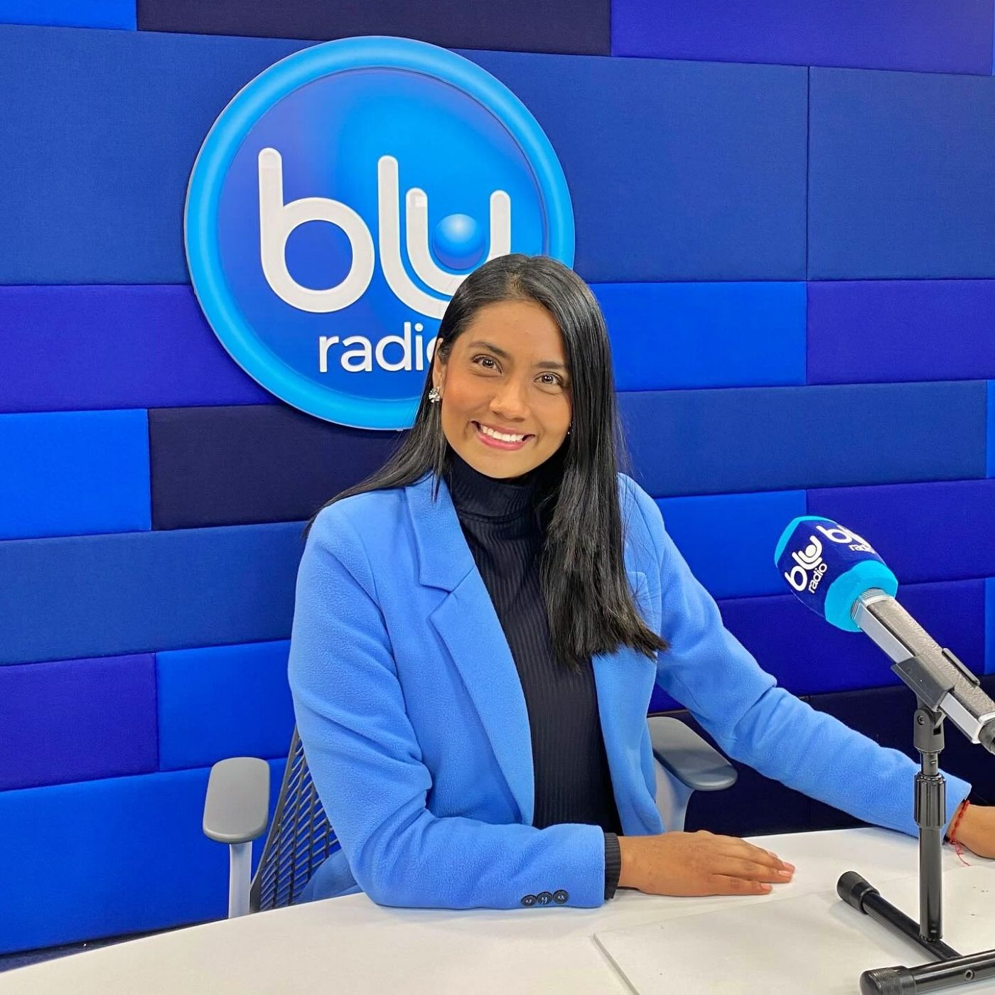 Andrea Reinosa @AndreaReinosa4 (Periodista y Productora Internacional de BLU Radio, Colombia) En La Trinchera episode artwork