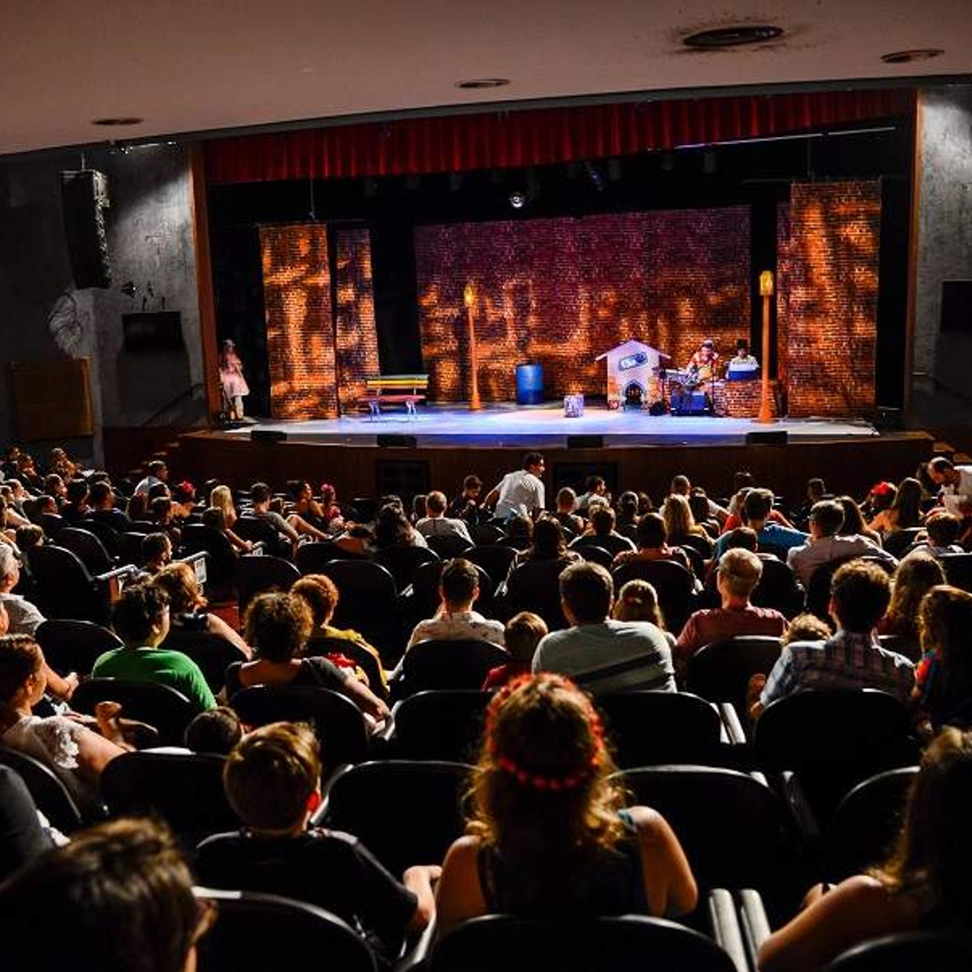 Pesquisa aponta que atividades culturais reduzem o estresse e a sensação de tristeza