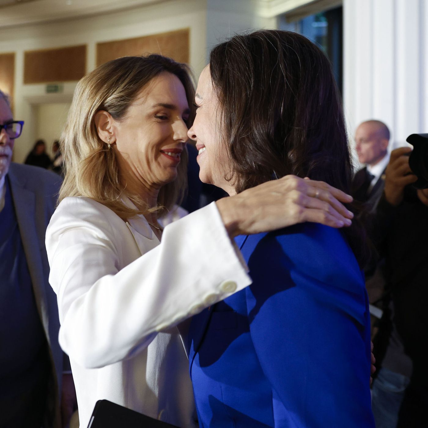 Álvarez de Toledo destroza a Albares por su mentira con María Corina Machado: "Es un lamentable representante de España"