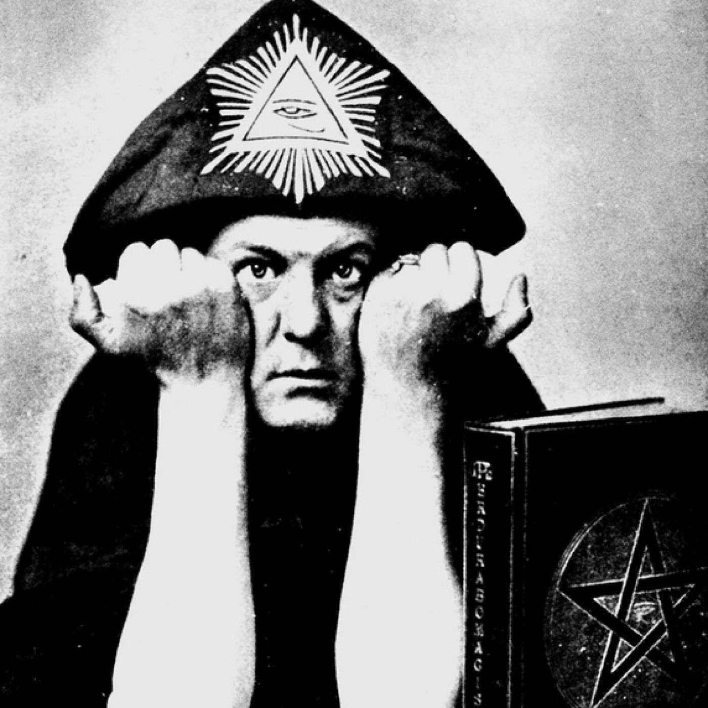 Cuarto Milenio T3: El incidente OVNI de Rendlesham Forest · Aleister Crowley