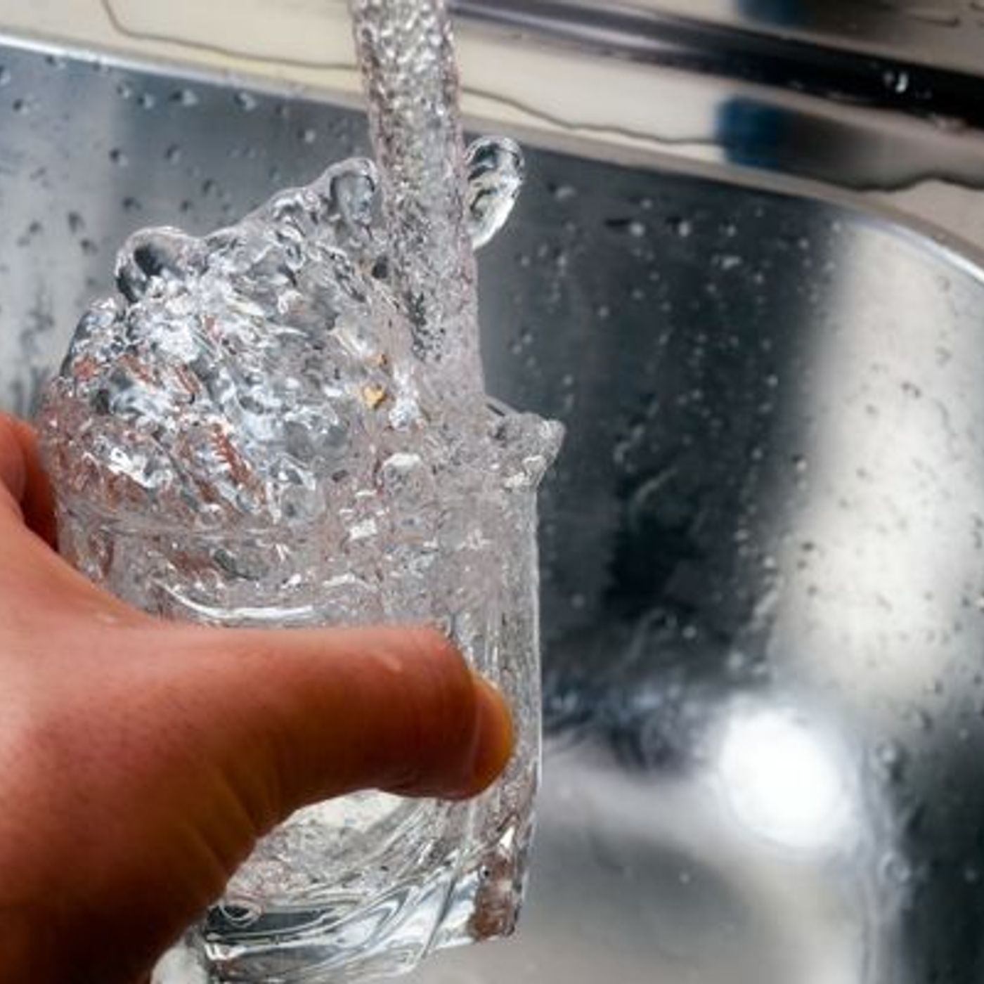 A Singapour, un système ingénieux qui transforme les eaux usées en eau potable (genre, beaucoup) episode artwork