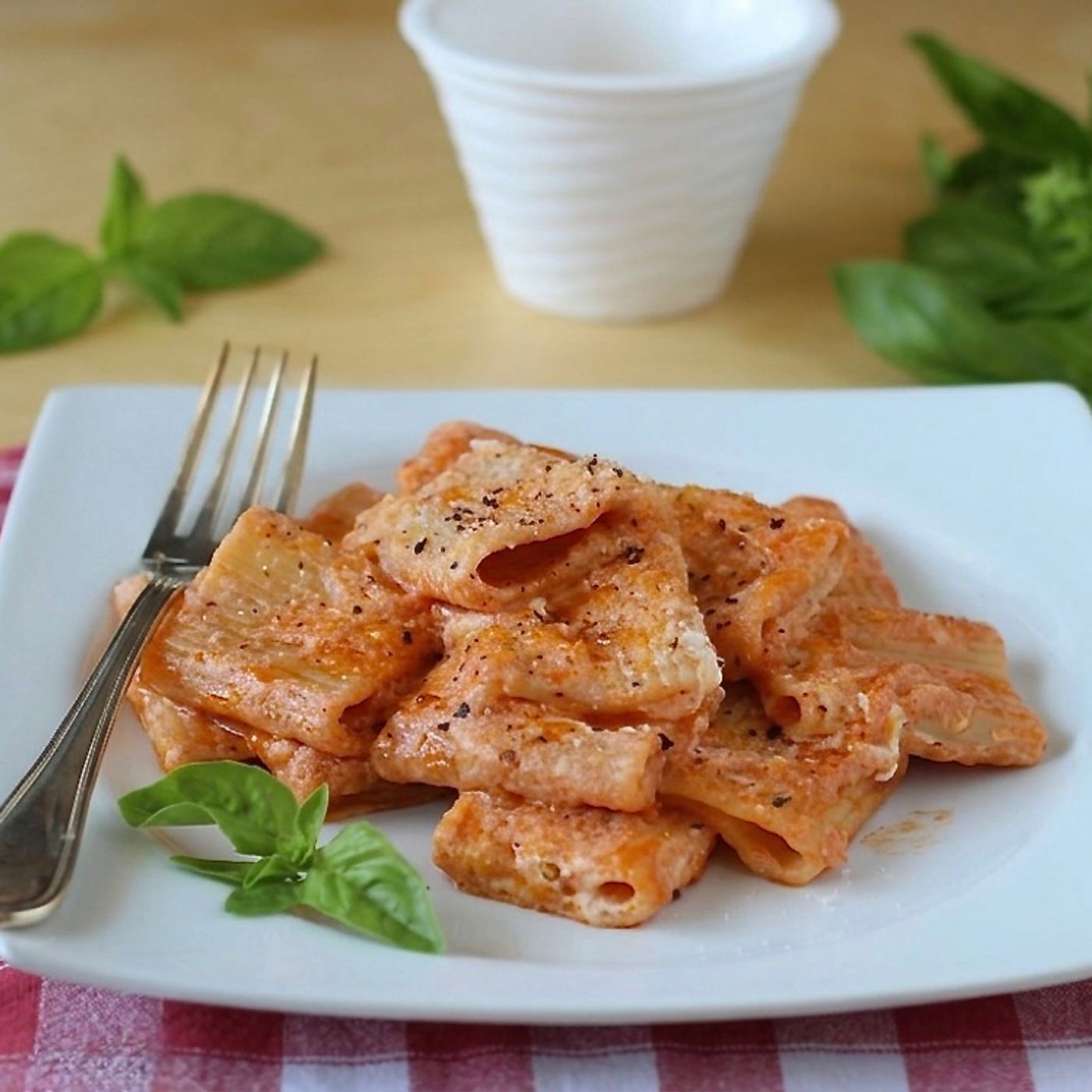 Pasta al sugo con ricotta cremosa episode artwork