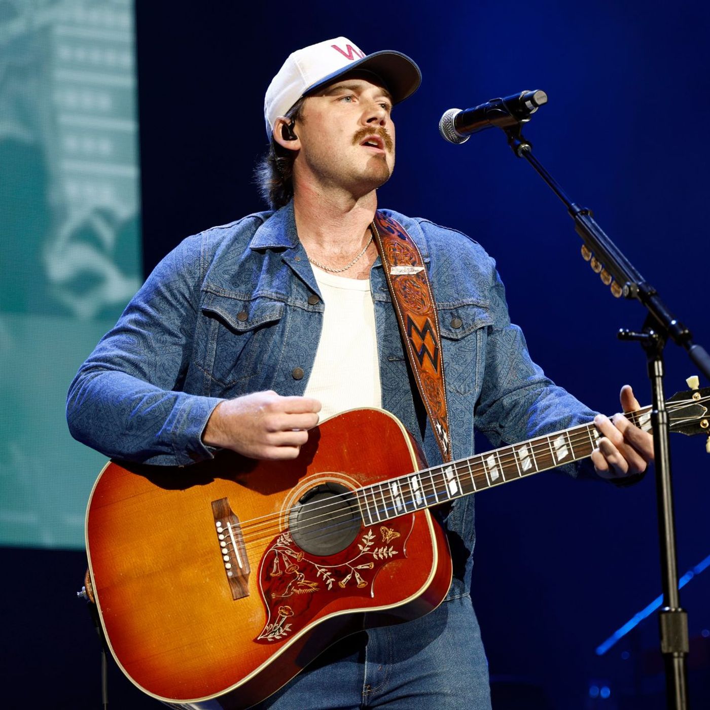Morgan Wallen goes viral for throwing security guards’ phone, before he responds to “nonsense” backlash over gig cancellation over “severe w