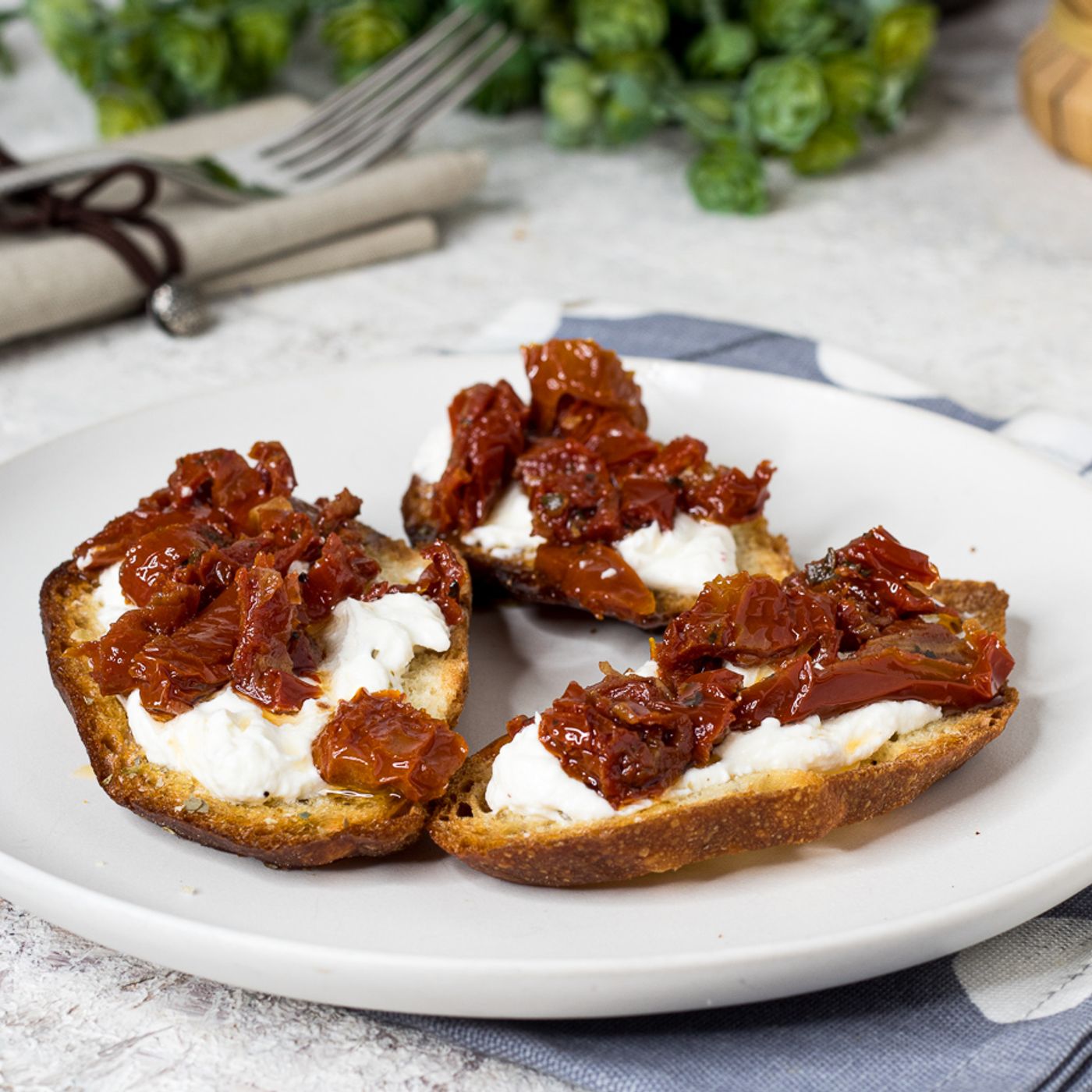 BRUSCHETTE CON RICOTTA E POMODORINI SECCHI episode artwork