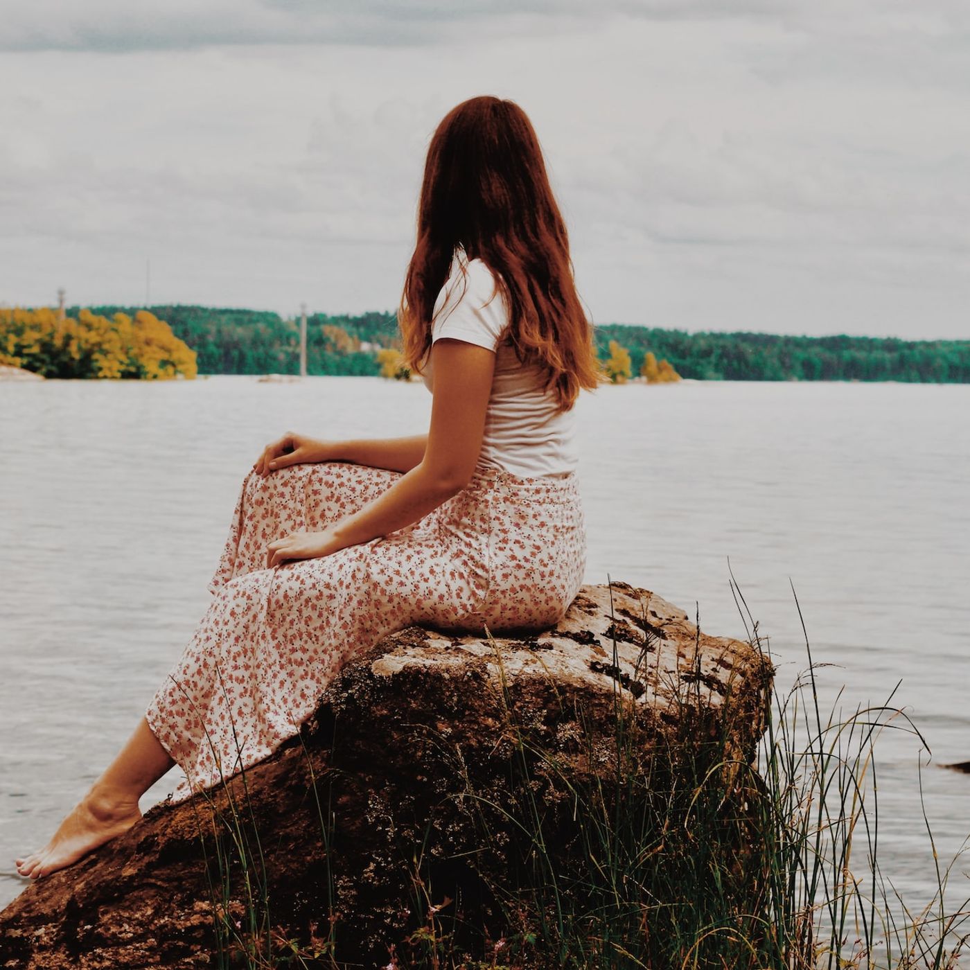 Ella que pasa, un poema de amor recitado de Mario Benedetti. Poemas de Mario Benedetii para enamoradas