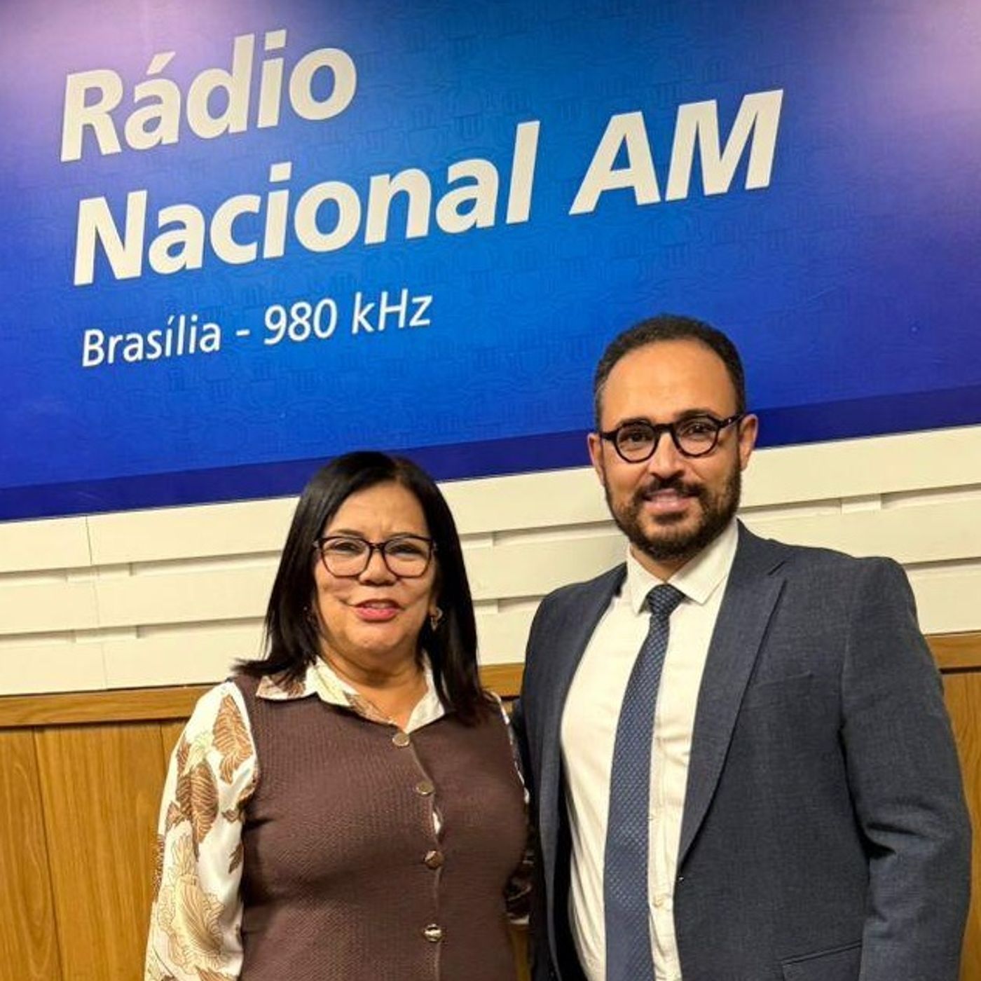 Rádio Record: Falta de profissionais