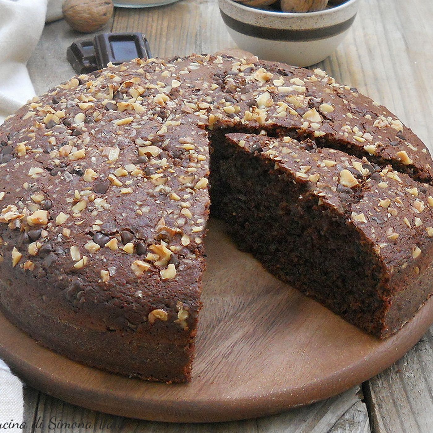 TORTA AL CIOCCOLATO E NOCI: soffice, facile e golosa, rimane morbida a lungo!