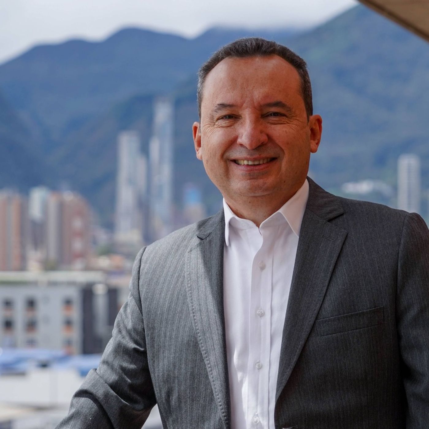 Alejandro Gómez- Secretario de Salud podcast artwork