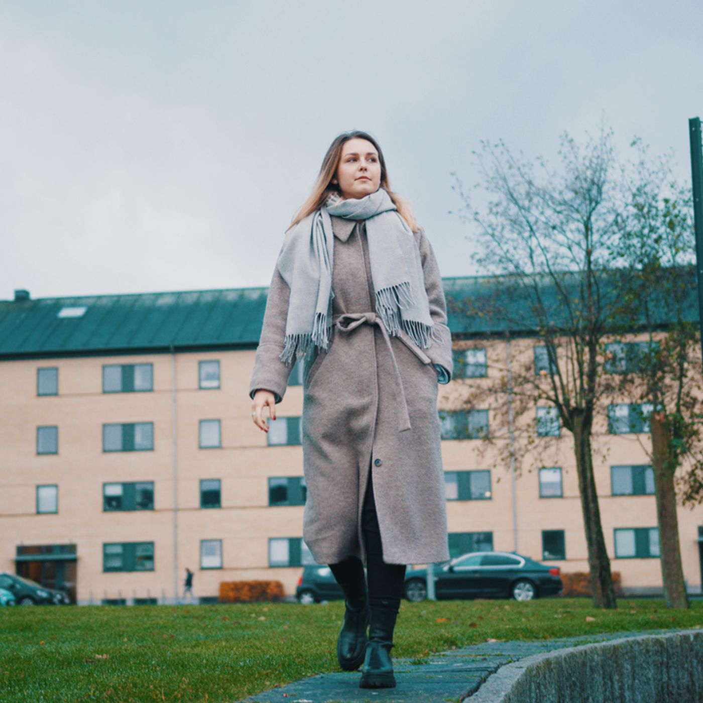 Emina er 24 år og næstformand i bestyrelsen i sit boligområde: "Unge kan også have indflydelse på det sted de bor" Emina er 24 år og næstformand i bestyrelsen i sit boligområde: "Unge kan også have indflydelse på det sted de bor"