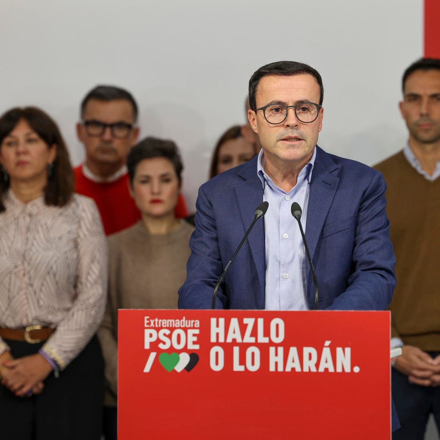 Tertulia: La debacle electoral del PSOE en Extremadura. el crecimiento de Vox y PP y el futuro político de España (22/12/2025) episode artwork