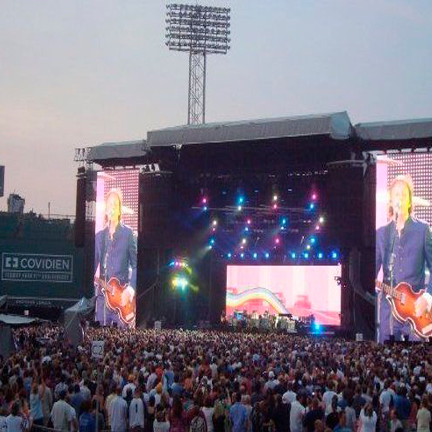 El Club de los Beatles: Paul en Fenway Park '09 episode artwork