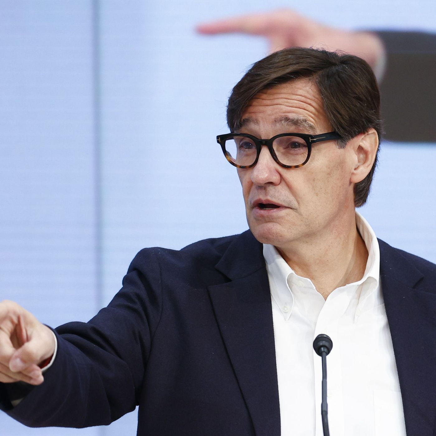 Las Noticias de La Mañana: A Illa le gustaría que Puigdemont pasara la Navidad en Cataluña