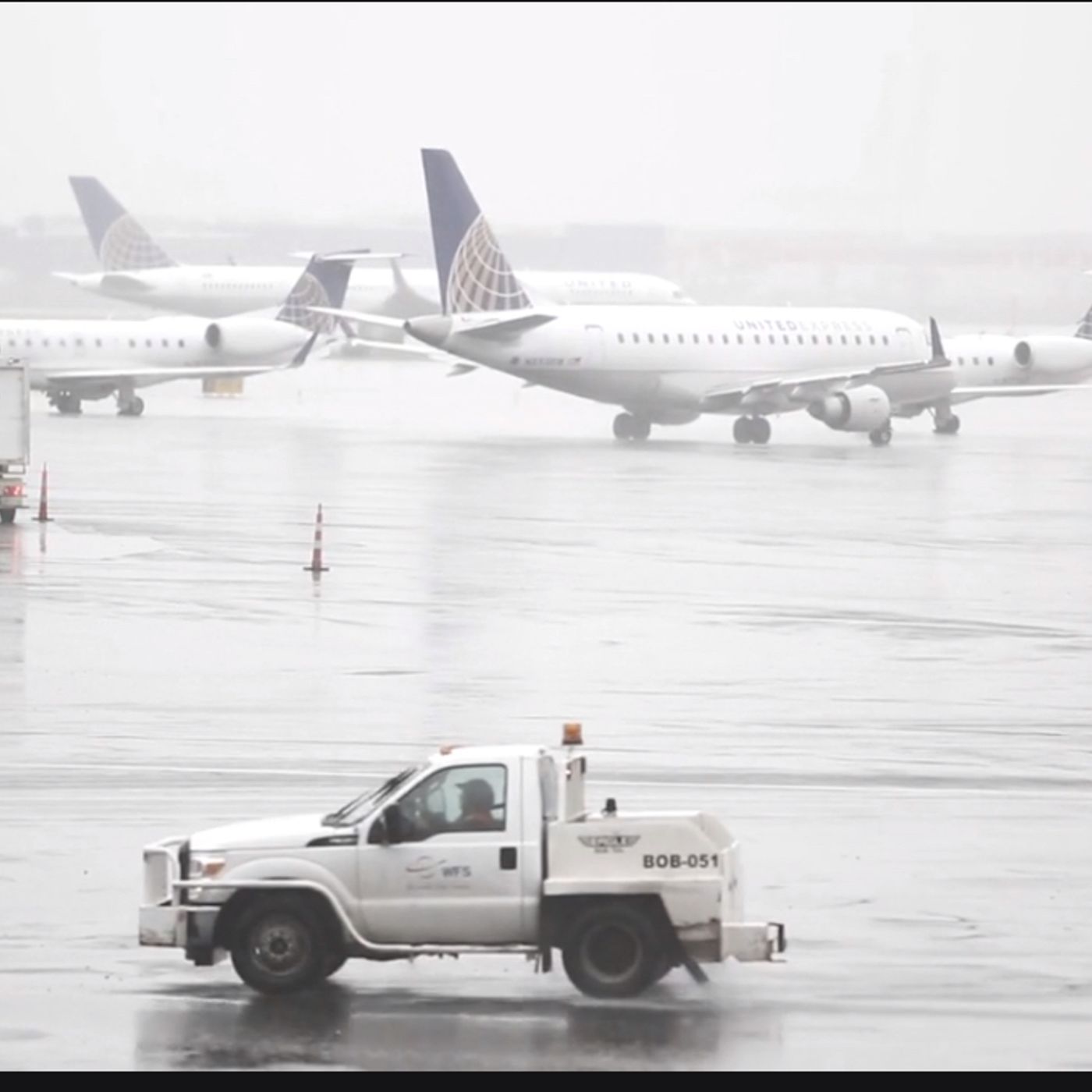 S54E11: Does Everyone Get Apprehensive On Flights Or Are Some Just Naturals