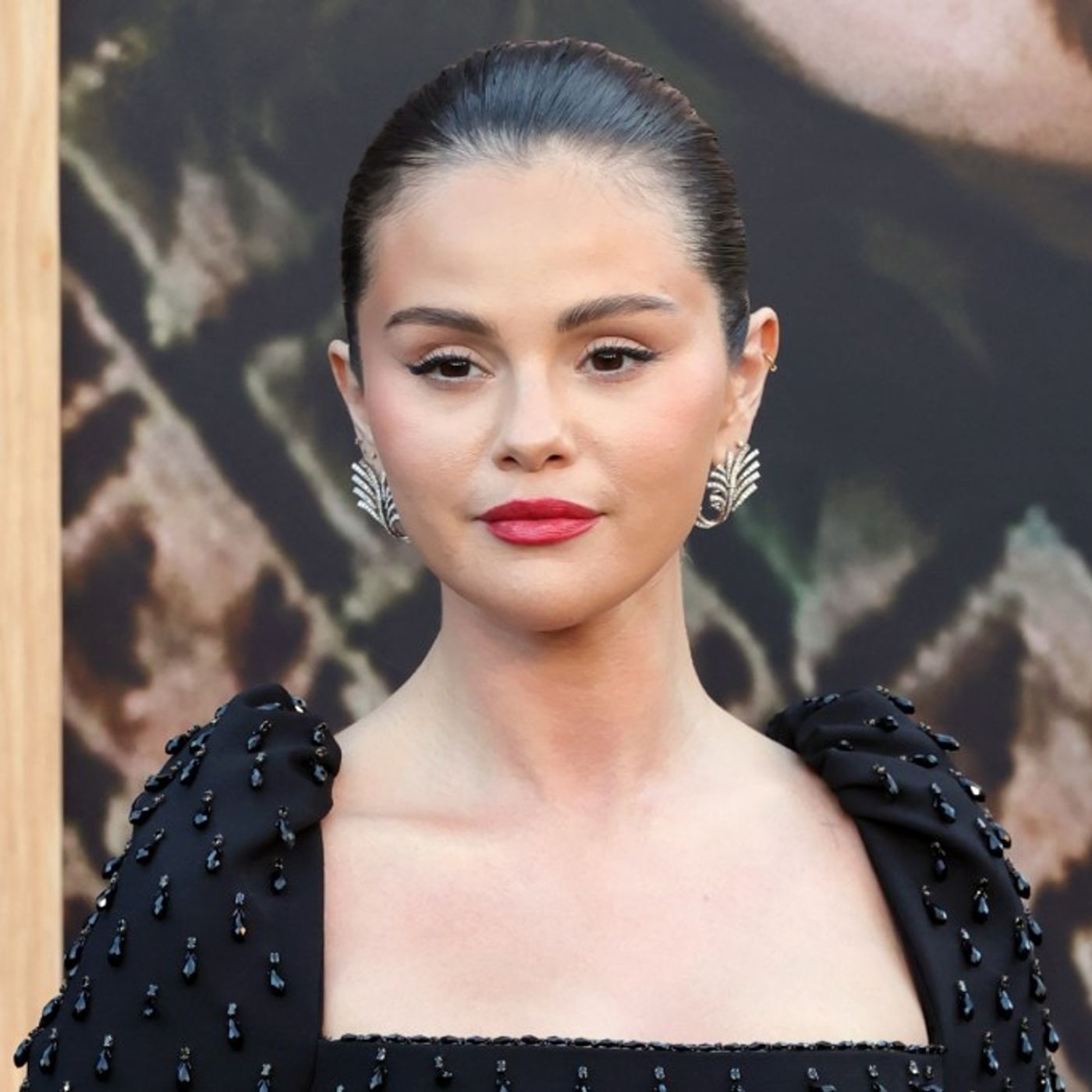 Selena Gomez’s Attorney Calls Investor Fraud Lawsuit Allegations ‘Meritless’ episode artwork