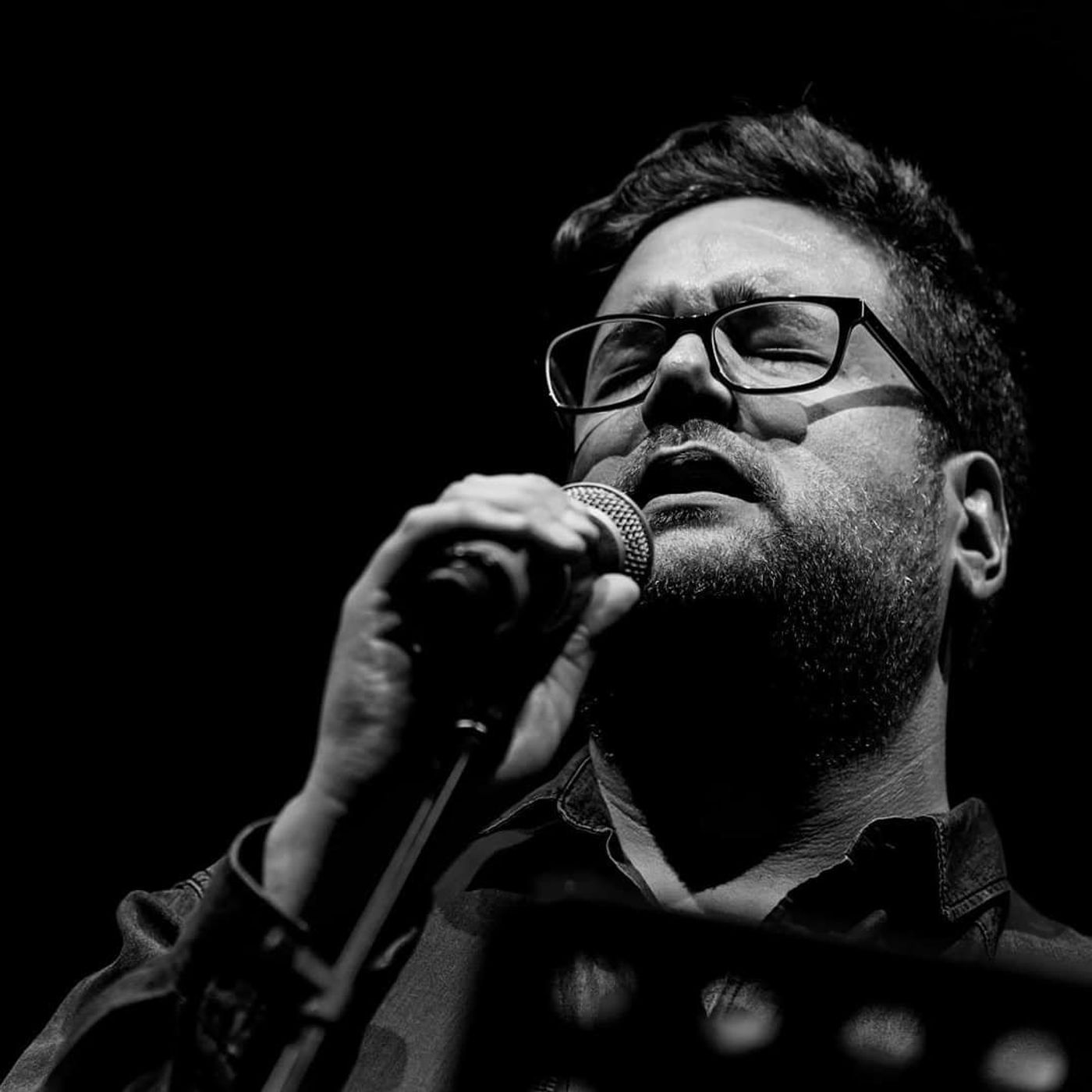 Davide Mottola: “Canto con l’anima, tra memoria e contemporaneità” Davide Mottola: “Canto con l’anima, tra memoria e contemporaneità”