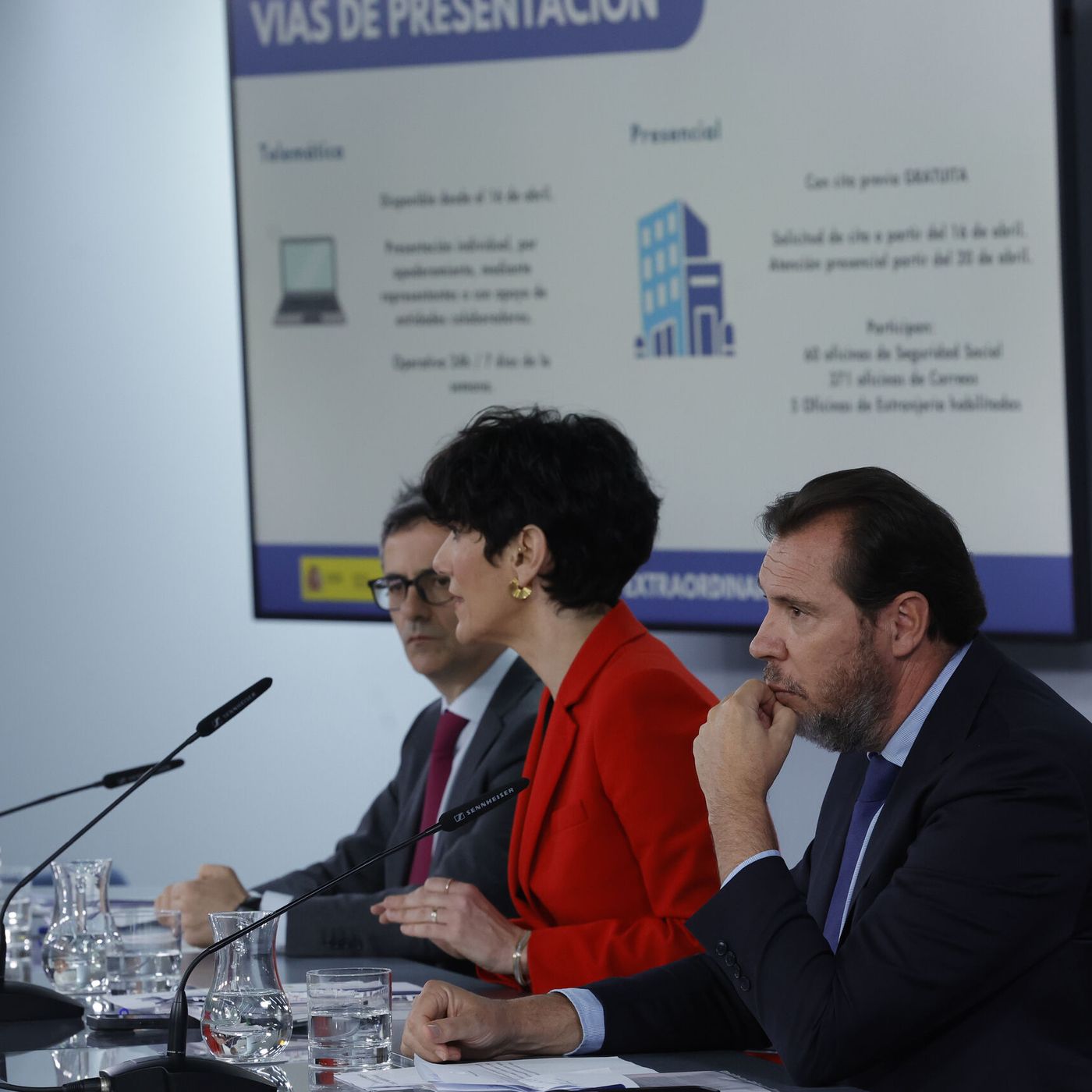 Tertulia de Herrero: El Gobierno sale en bloque contra el juez Peinado