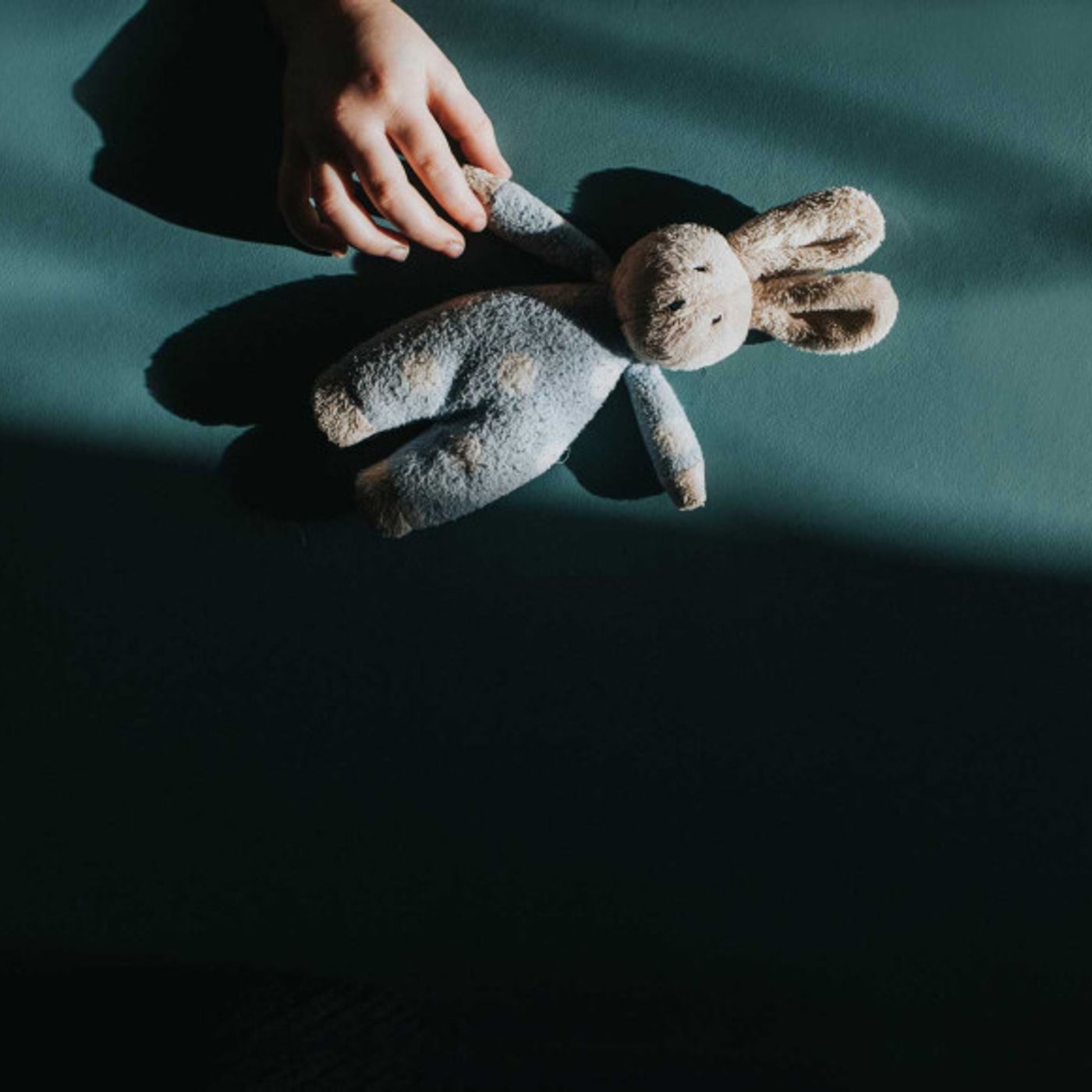 Ferite emotive dell’infanzia, i comportamenti che mostrano che non le abbiamo davvero superate