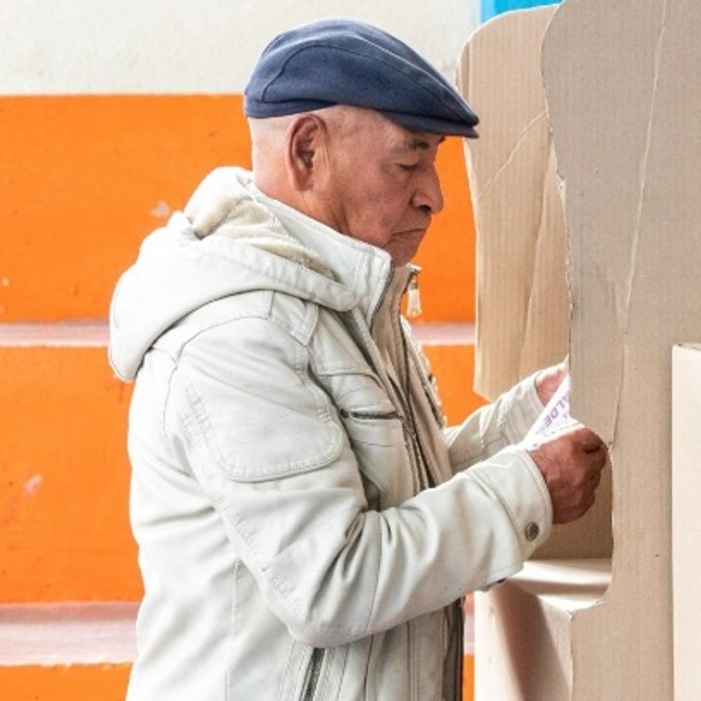 Iván Cepeda ganaría la primera vuelta presidencial, pero sería derrotado por el Paloma Valencia o Abelardo de la Espriella en la segunda episode artwork