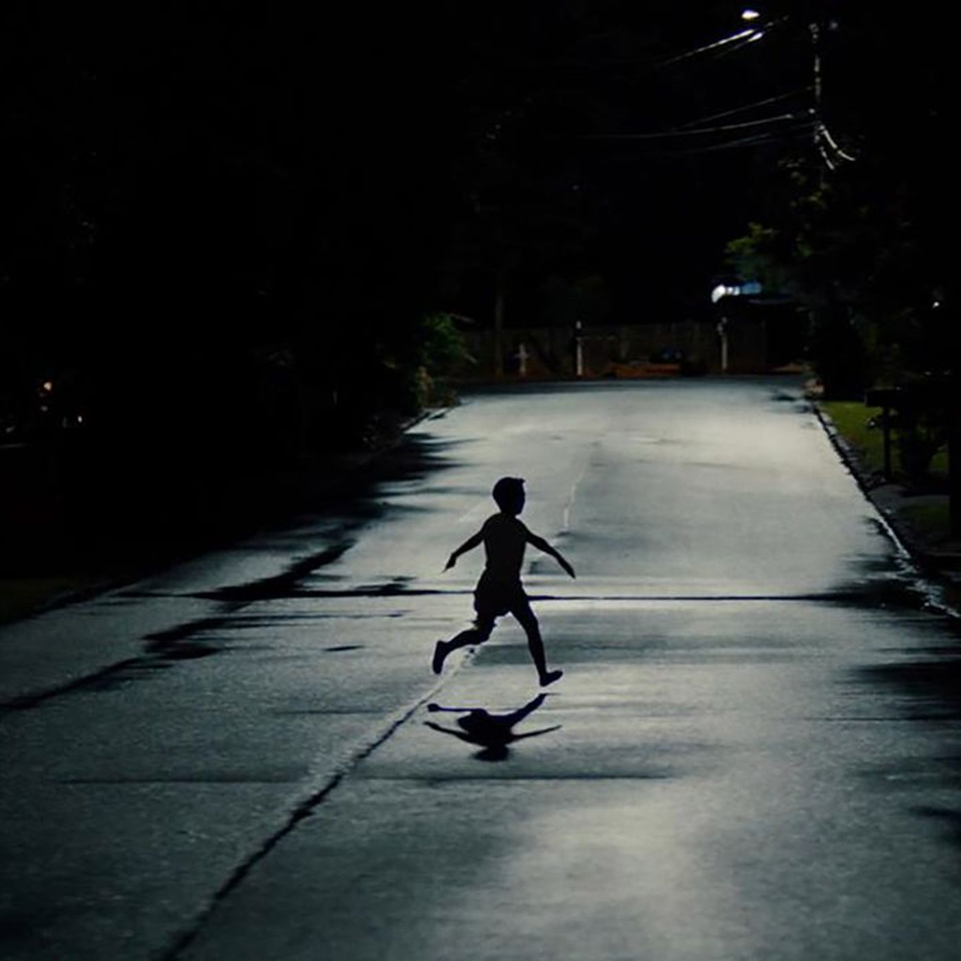 Es Cine: 'Weapons', 'Karate Kid', cambios de cuerpo, una quiniela mortal y los Futbolísimos