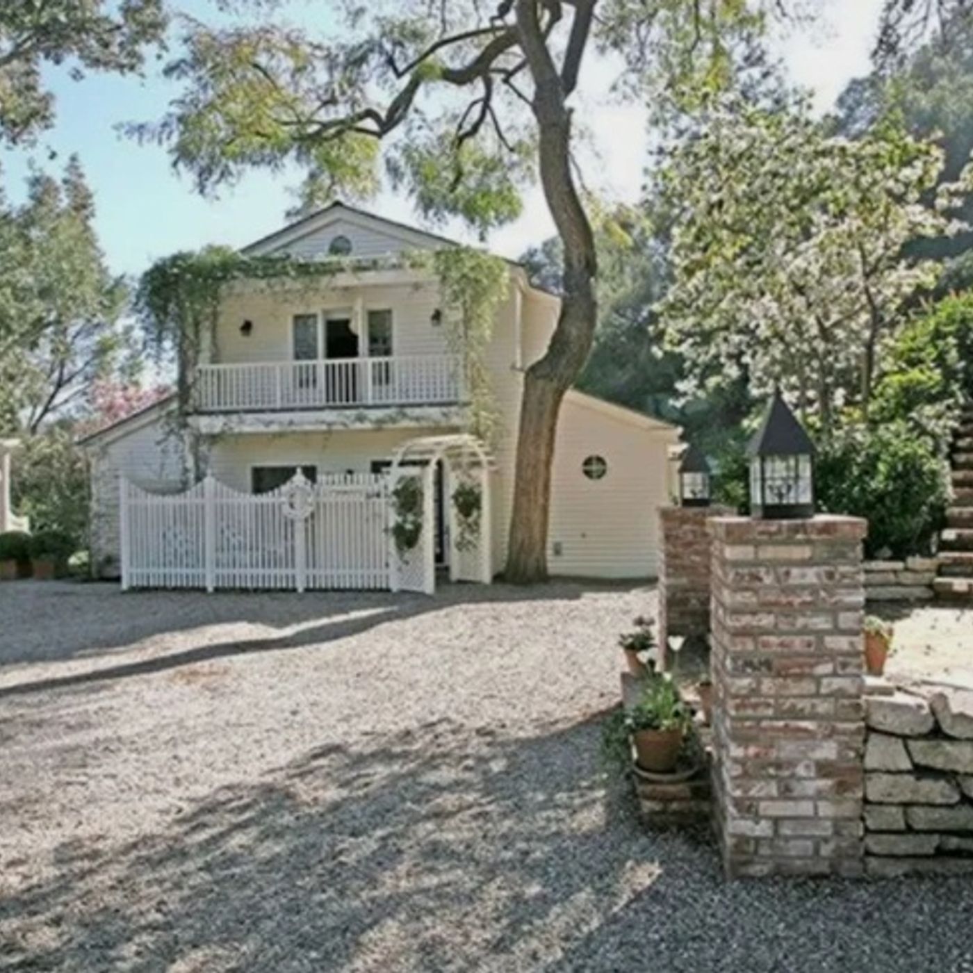 The Podcast Guide to the Taylor Swift Real Estate Portfolio episode artwork