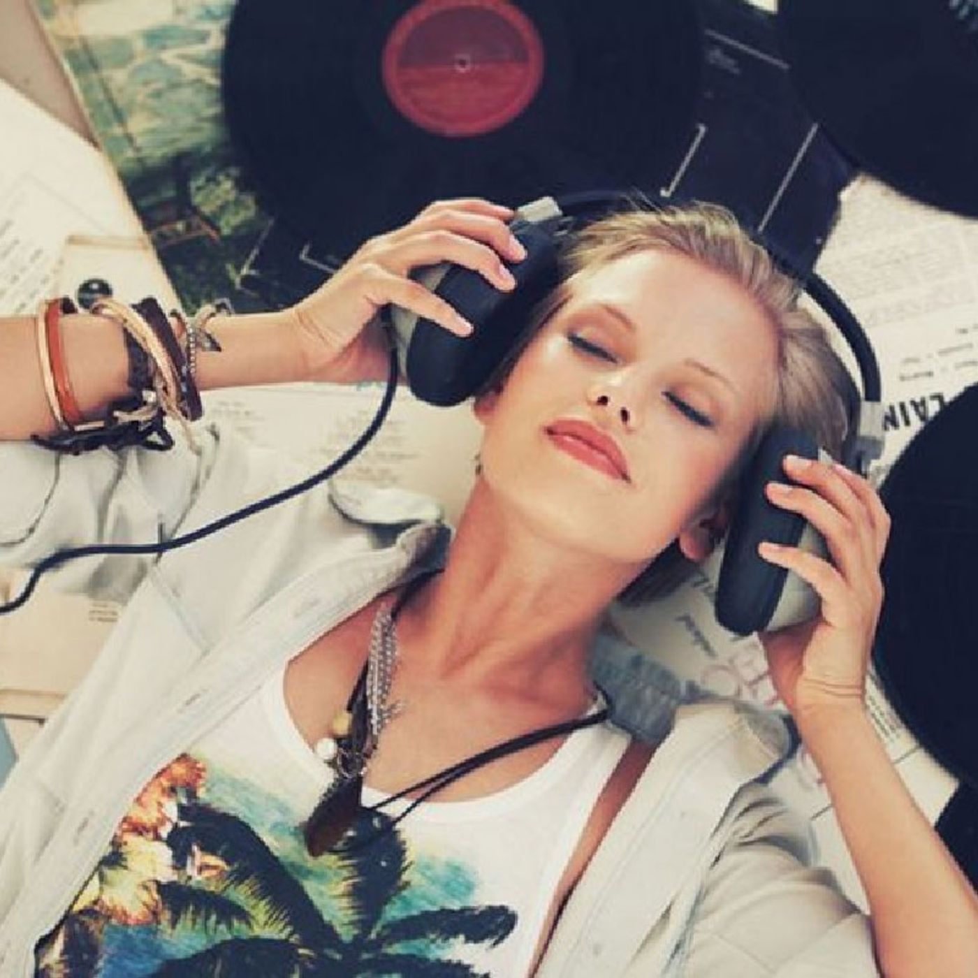 Es Romantico Ser Feliz