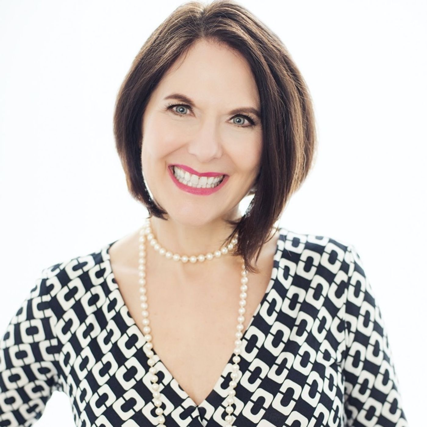 Annette Bond - Creating a Signature Look To Elevate Your Brand and Attract Ideal Clients episode artwork