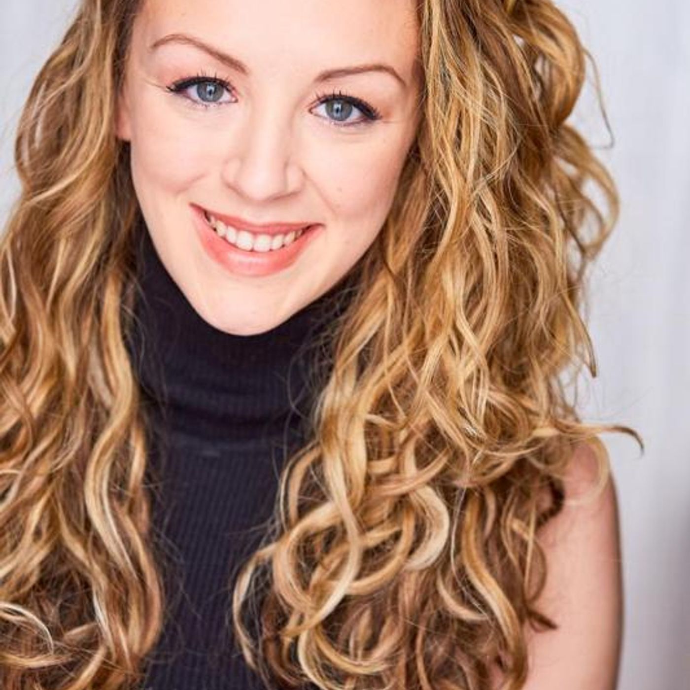 Its pronounced  "Nine-ah"...we chat it up with Nina Kern!